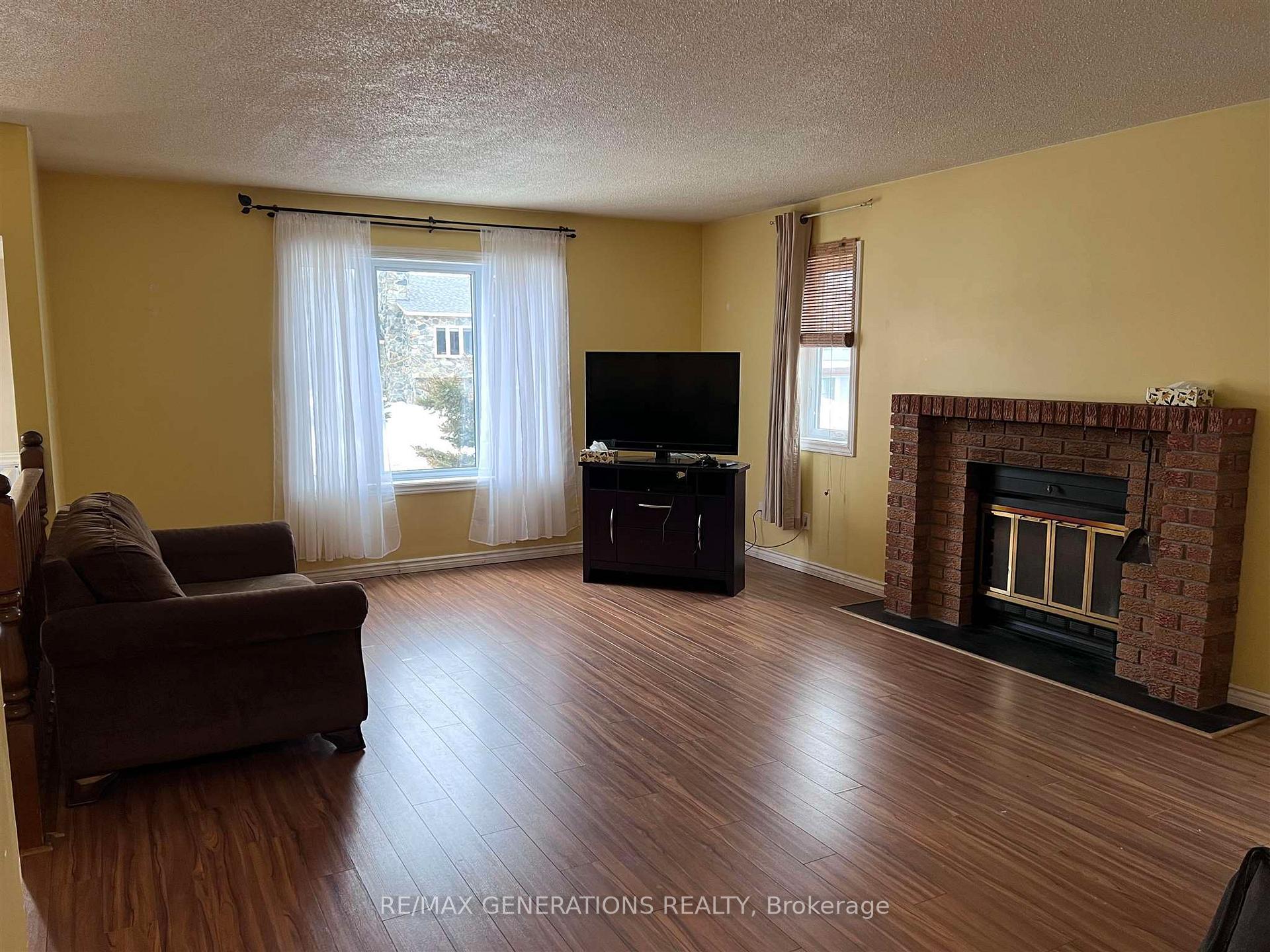 Photo 2 of 25 Nicolet Drive, Marathon — HOMEH