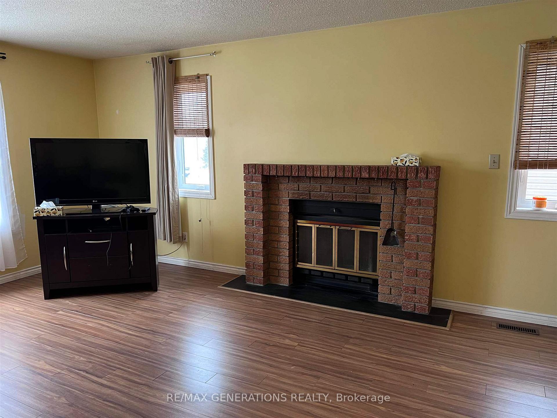 Photo 3 of 25 Nicolet Drive, Marathon — HOMEH