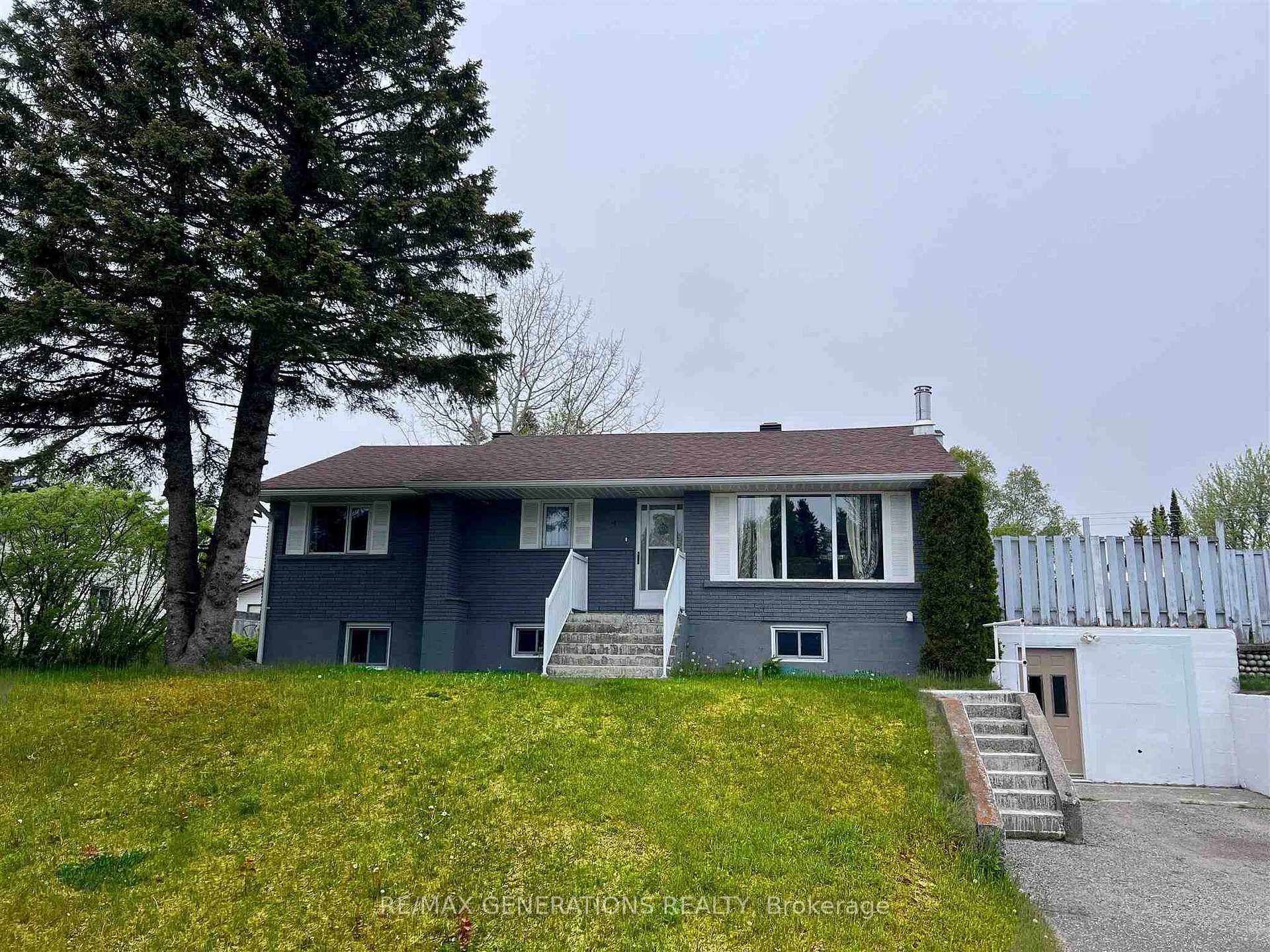 Photo 1 of 4 Sund Crescent, Marathon — HOMEH