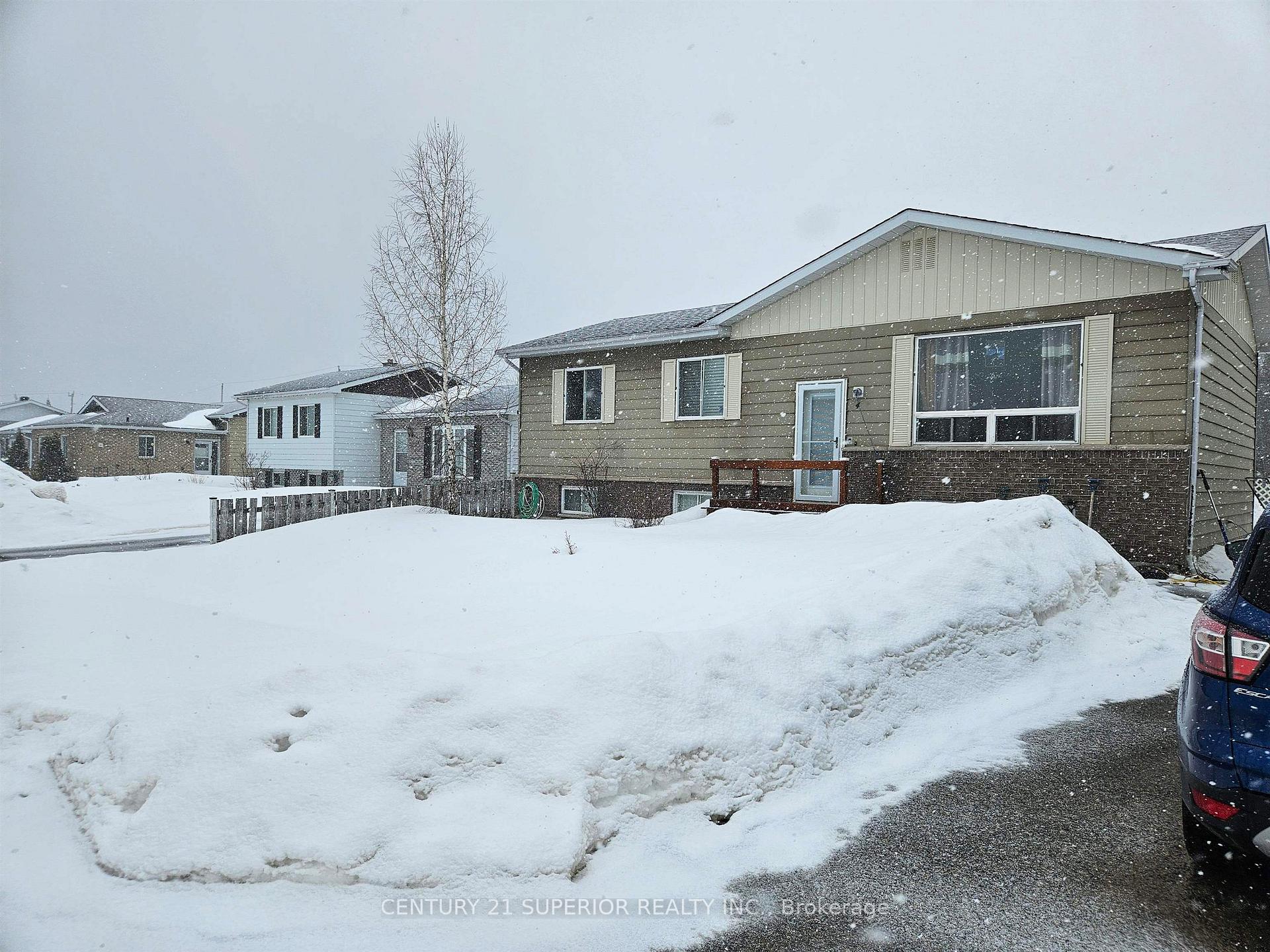 Photo 1 of 4 Fisher Ave, Manitouwadge — HOMEH