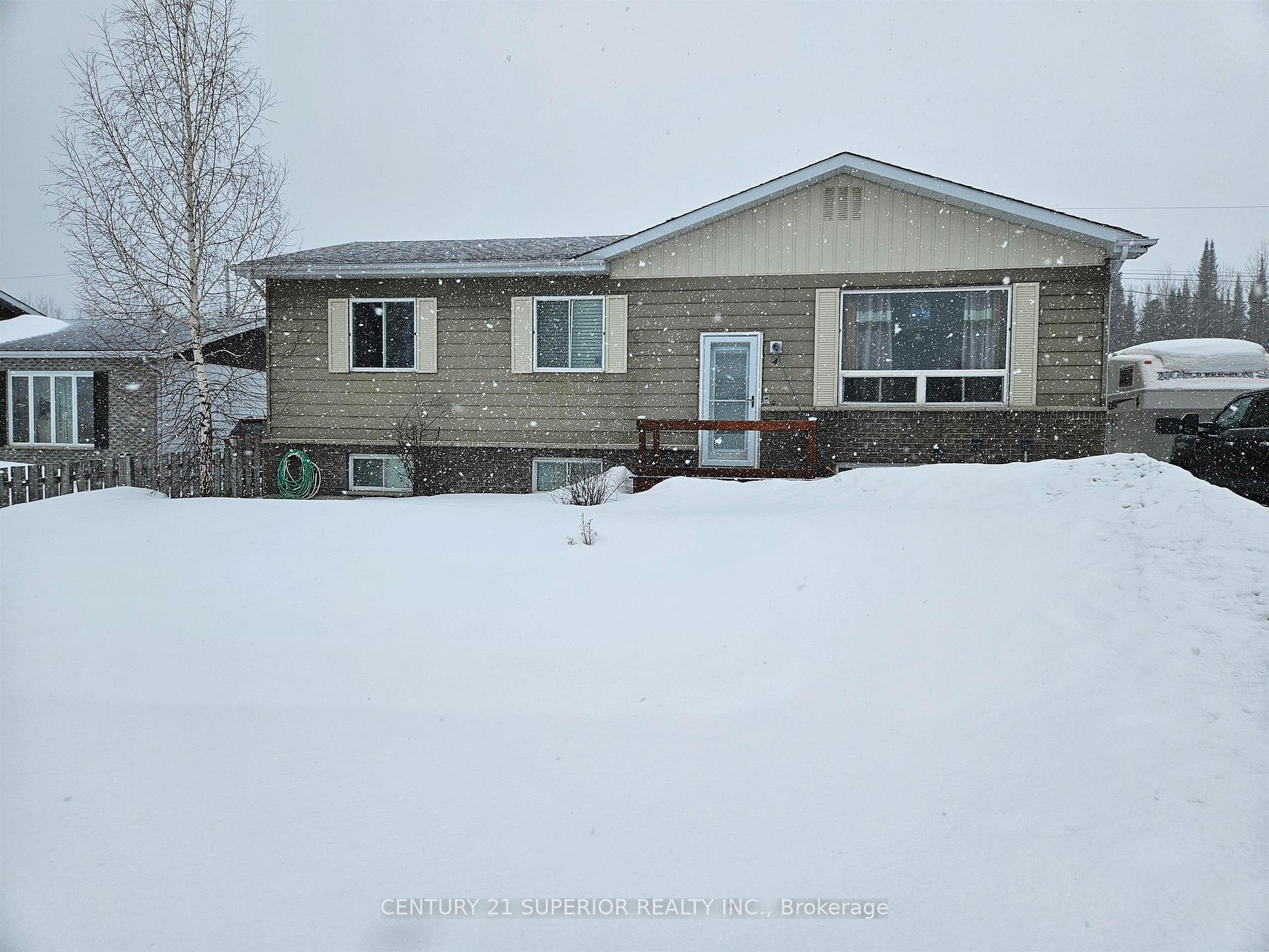 Photo 2 of 4 Fisher Ave, Manitouwadge — HOMEH