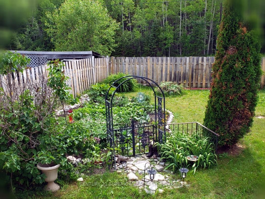 Photo 5 of 4 Fisher Ave, Manitouwadge — HOMEH