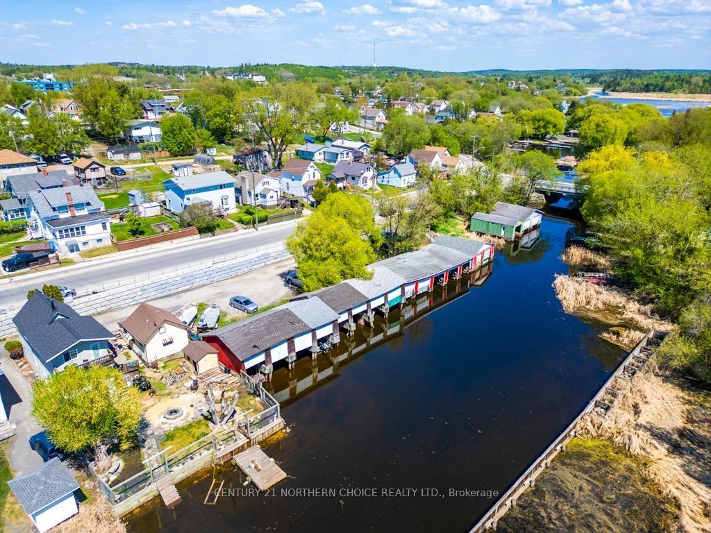 Photo 2 of 611 Third Street South, Kenora, Central — HOMEH