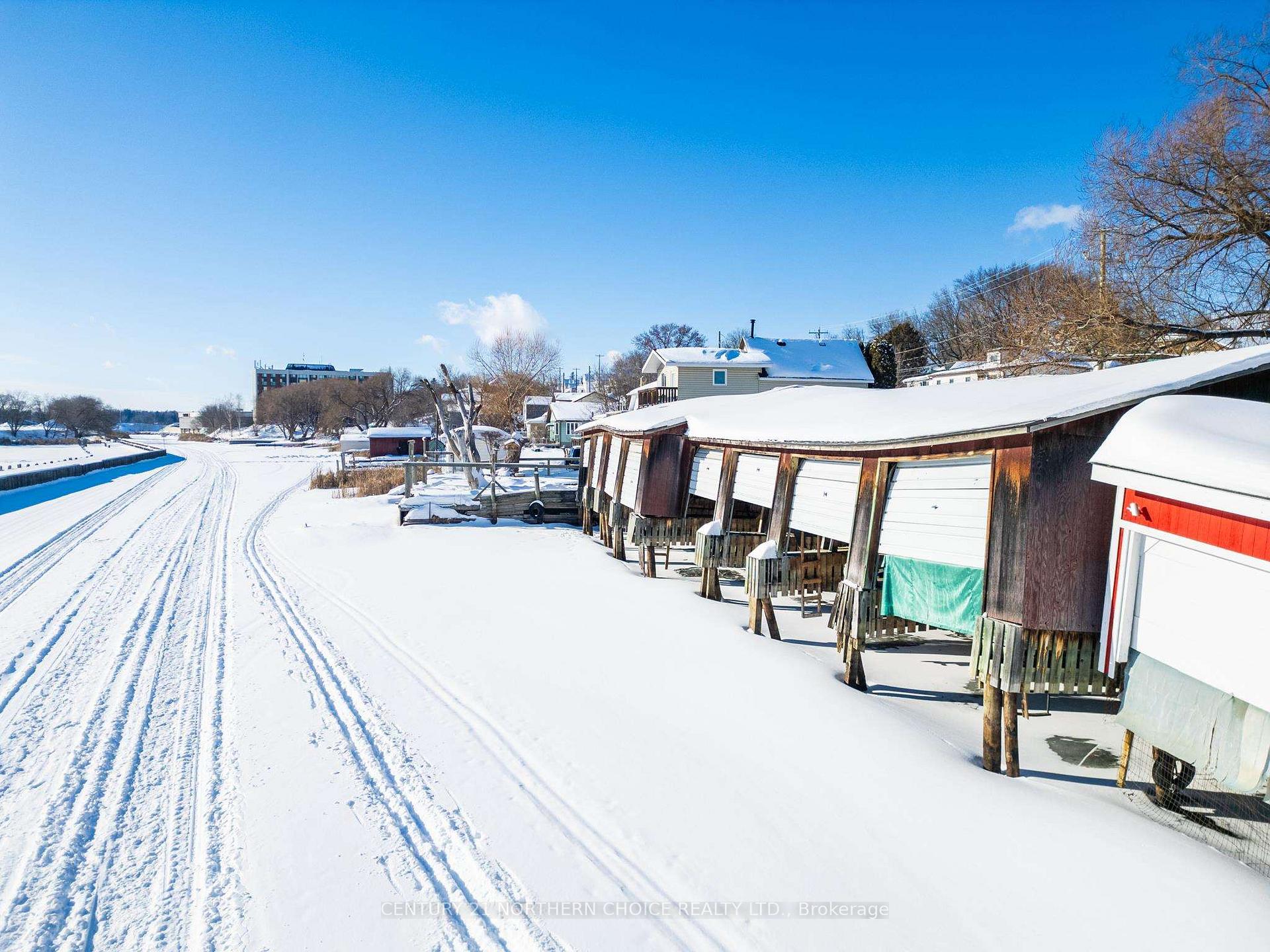 Photo 3 of 611 Third Street South, Kenora, Central — HOMEH