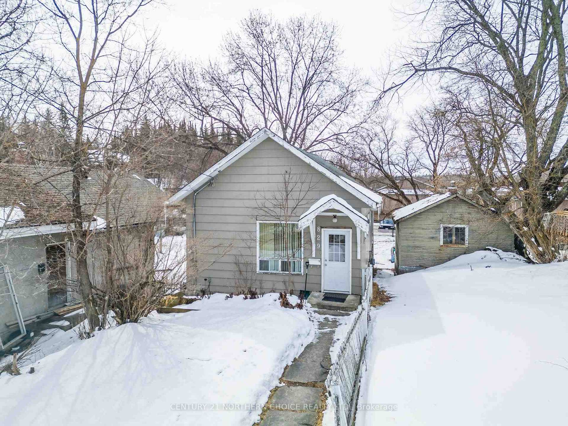 Photo 1 of 829 River Drive, Kenora, Lakeside — HOMEH