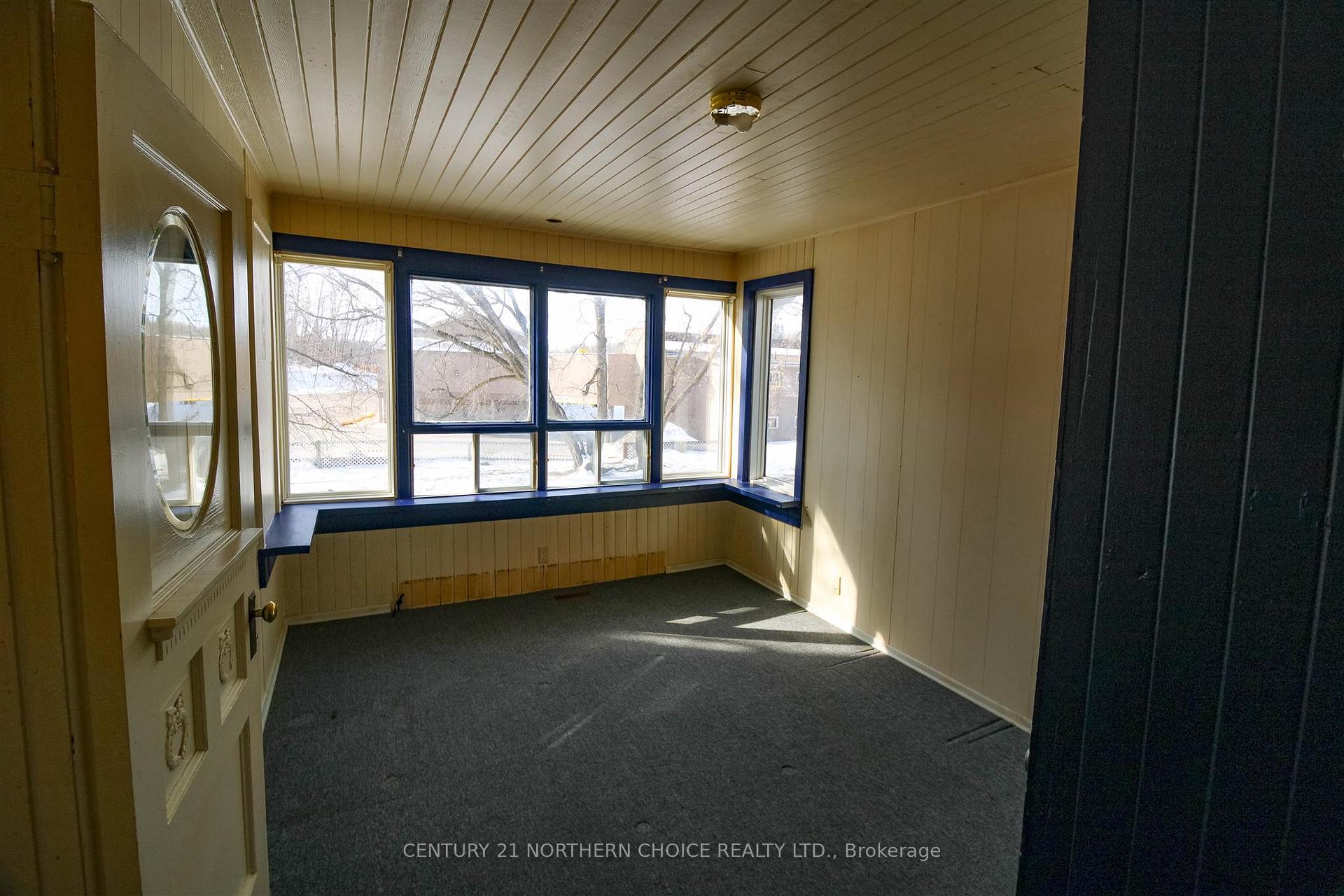Photo 3 of 829 River Drive, Kenora, Lakeside — HOMEH