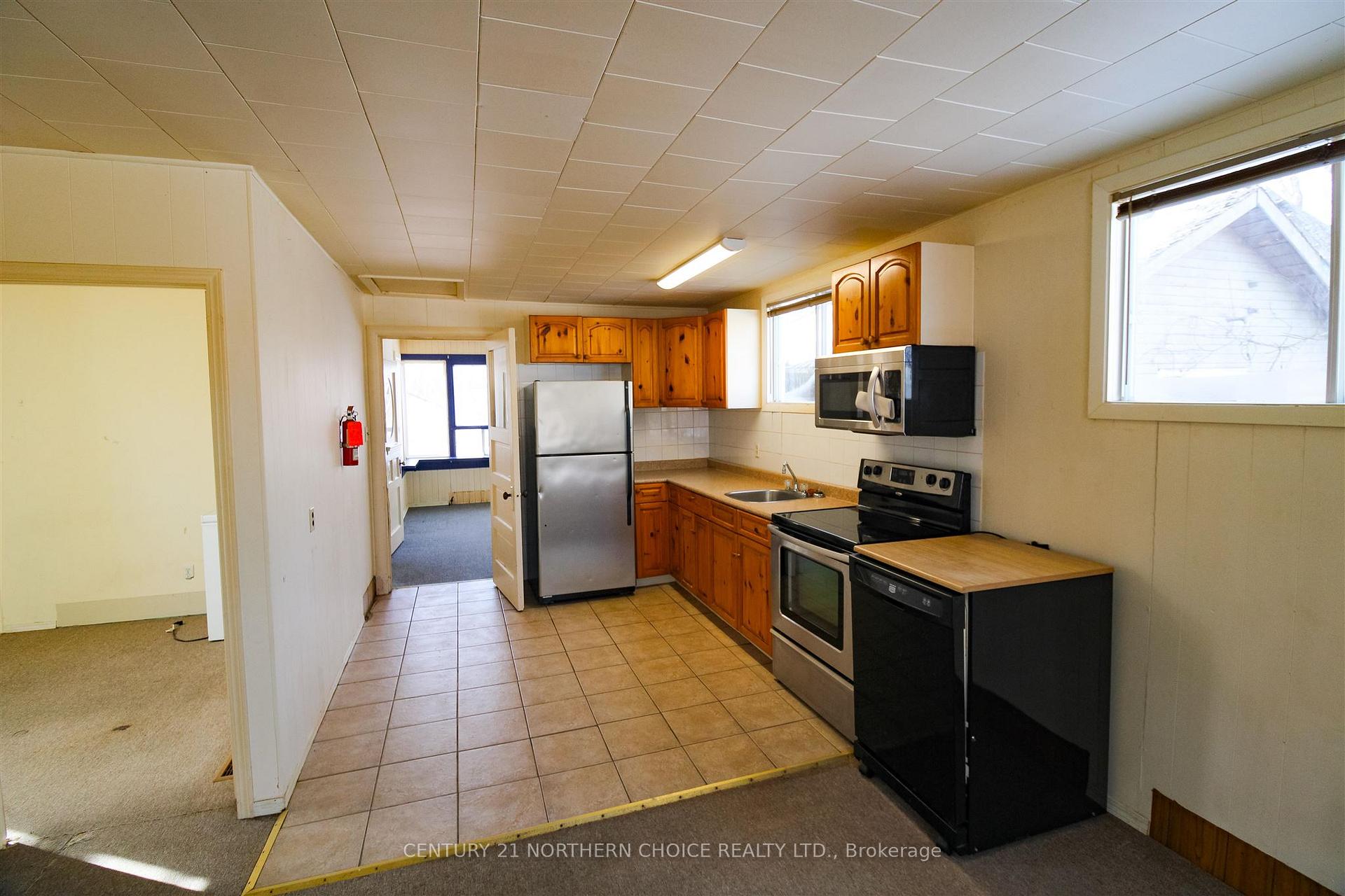 Photo 5 of 829 River Drive, Kenora, Lakeside — HOMEH