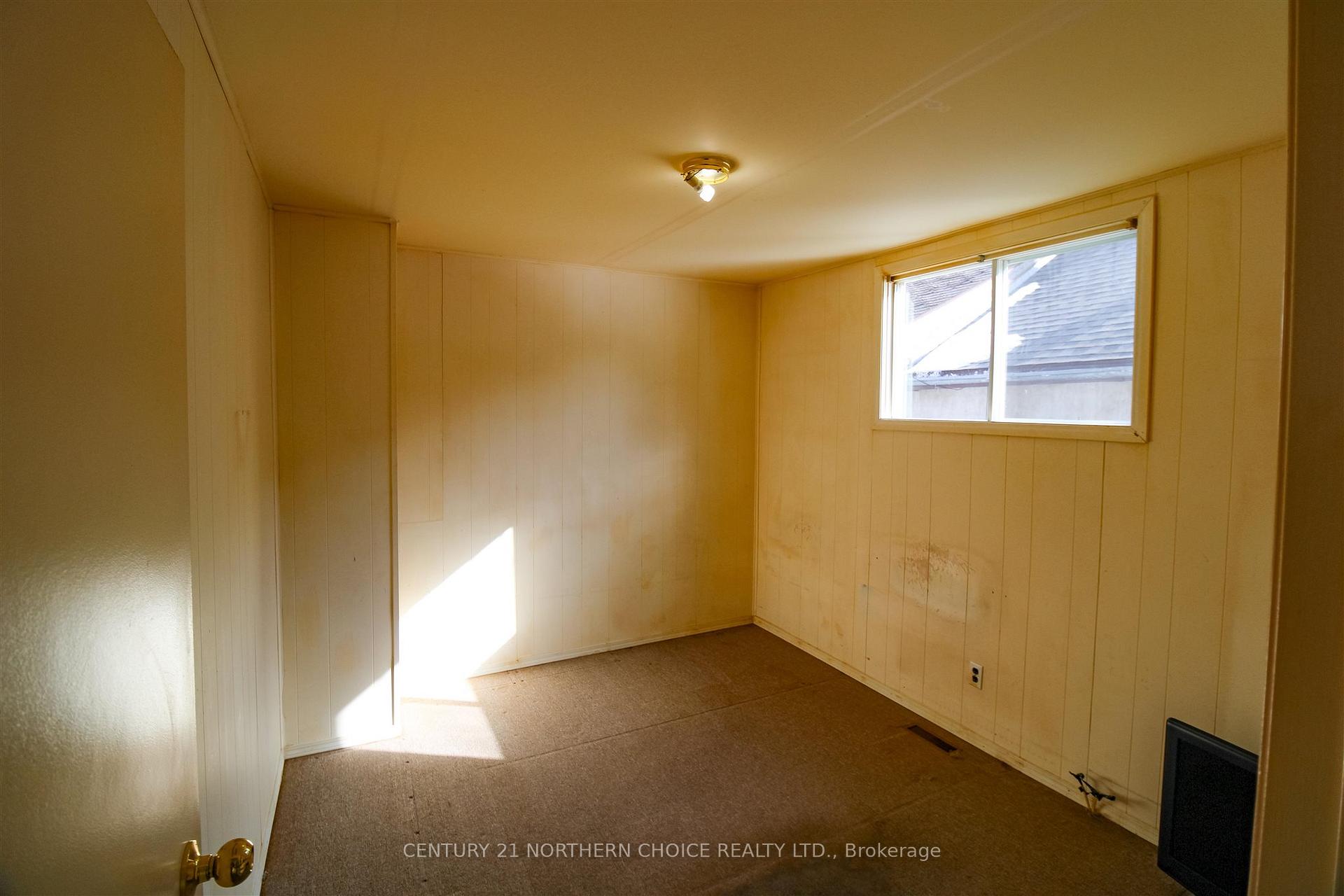 Photo 8 of 829 River Drive, Kenora, Lakeside — HOMEH