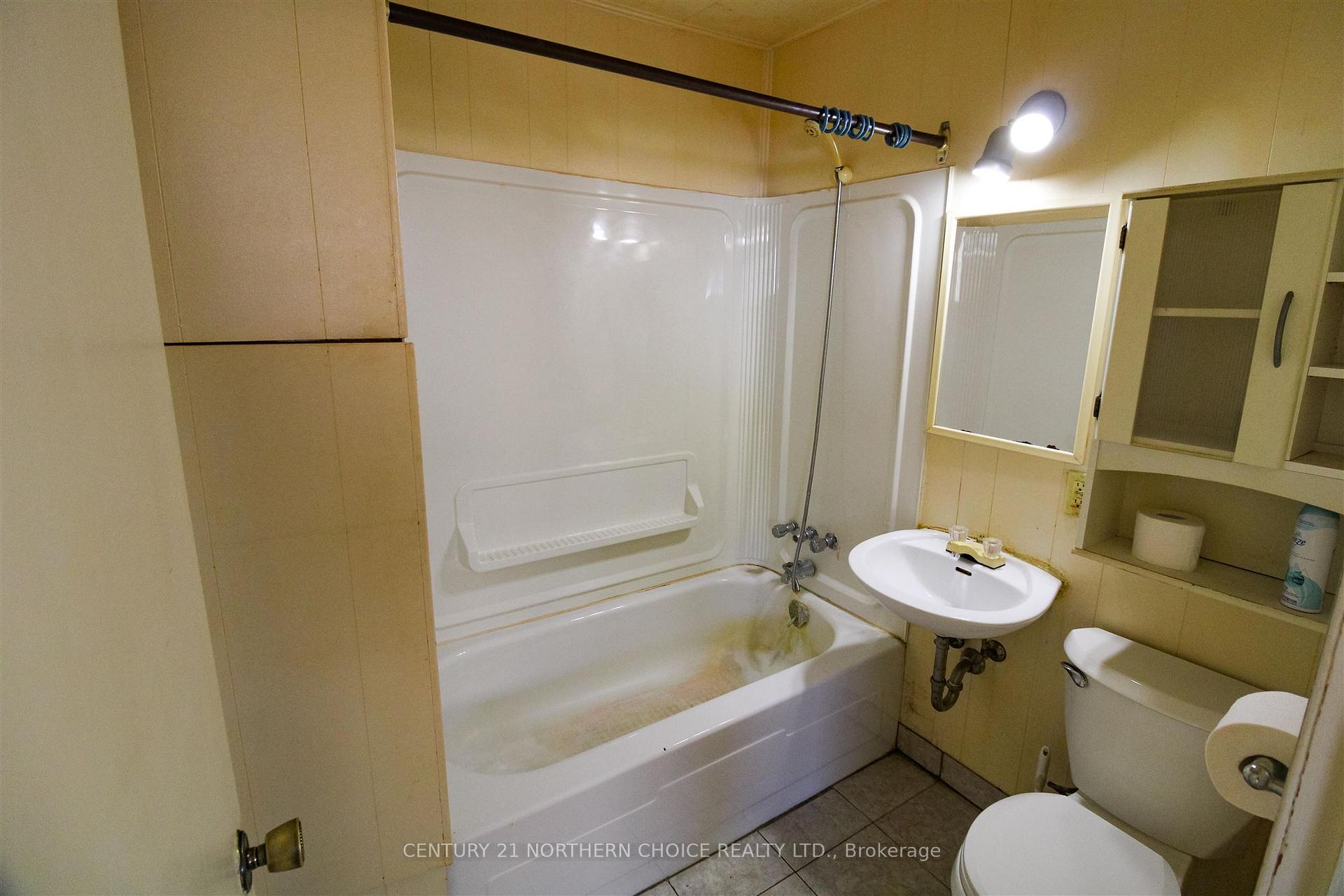 Photo 12 of 829 River Drive, Kenora, Lakeside — HOMEH