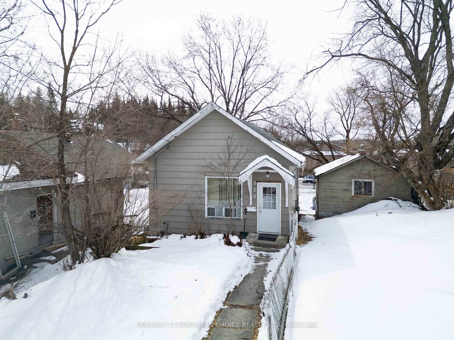 Photo 13 of 829 River Drive, Kenora, Lakeside — HOMEH