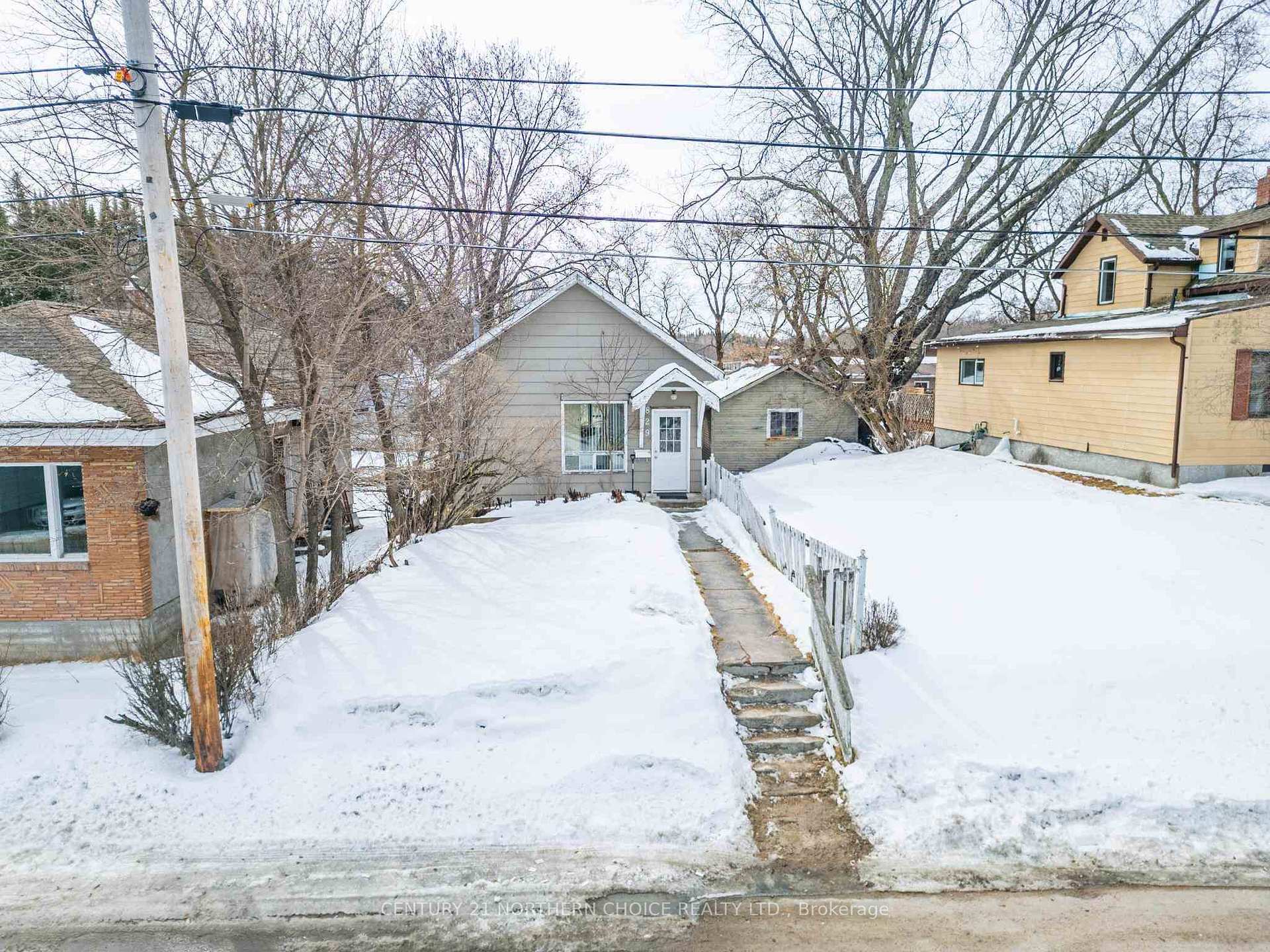 Photo 16 of 829 River Drive, Kenora, Lakeside — HOMEH