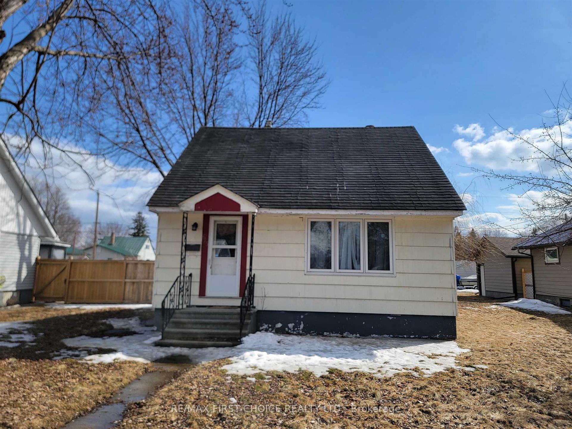 Front of 613 Third Street W