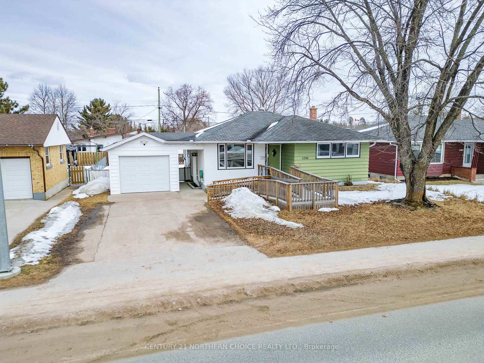 Photo 3 of 1284 Valley Drive, Kenora, Pinecrest — HOMEH