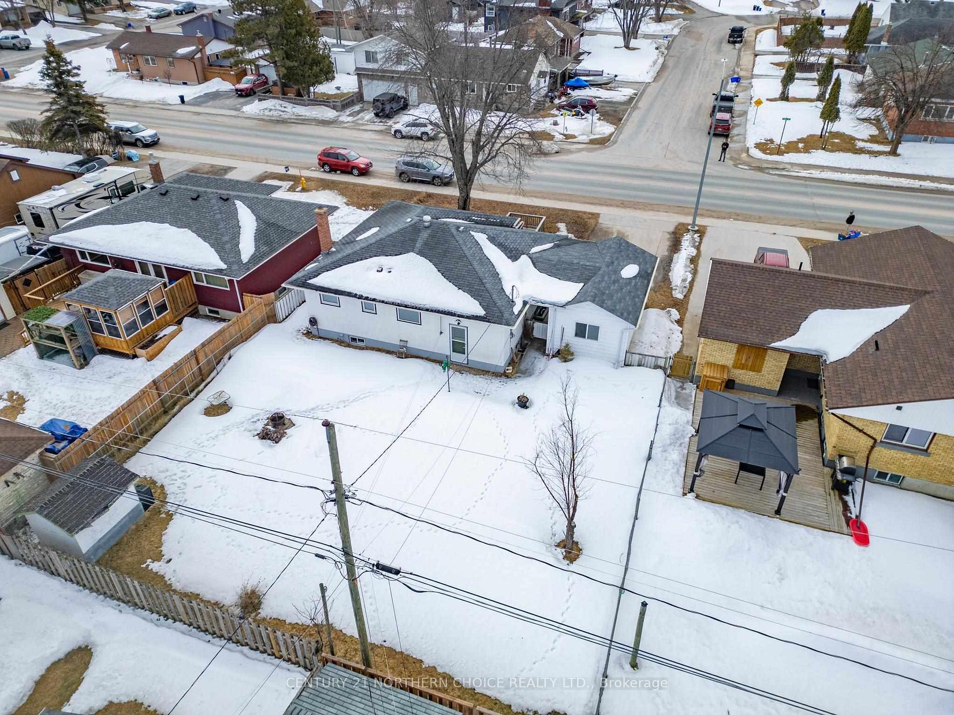 Photo 4 of 1284 Valley Drive, Kenora, Pinecrest — HOMEH