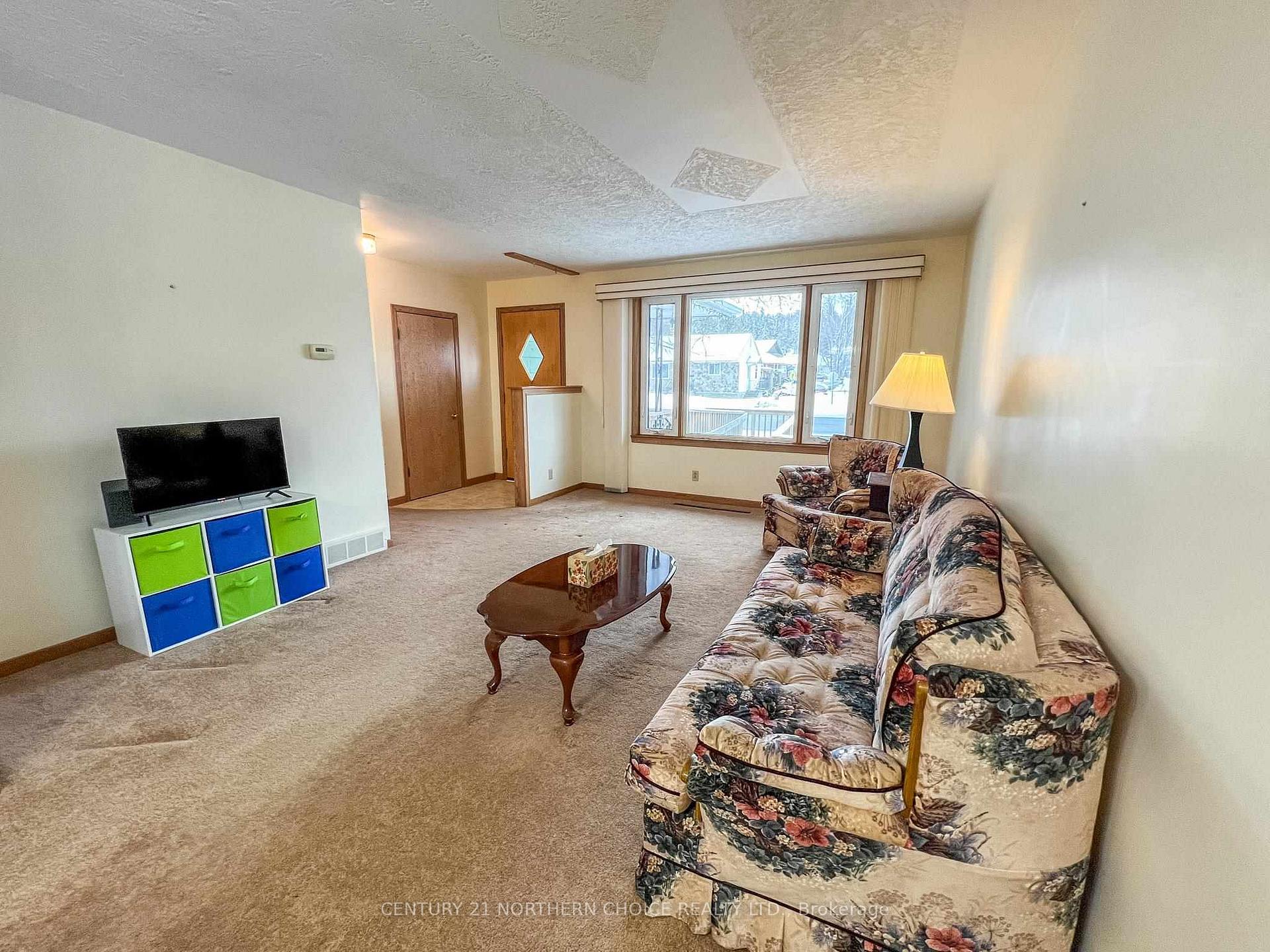 Photo 13 of 1284 Valley Drive, Kenora, Pinecrest — HOMEH