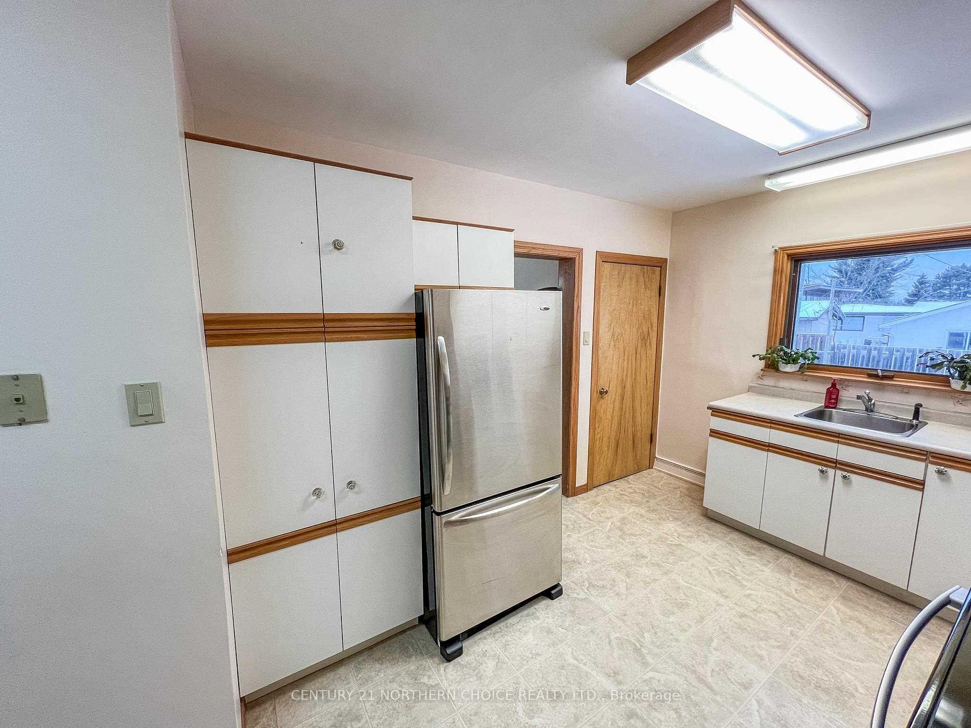 Photo 15 of 1284 Valley Drive, Kenora, Pinecrest — HOMEH