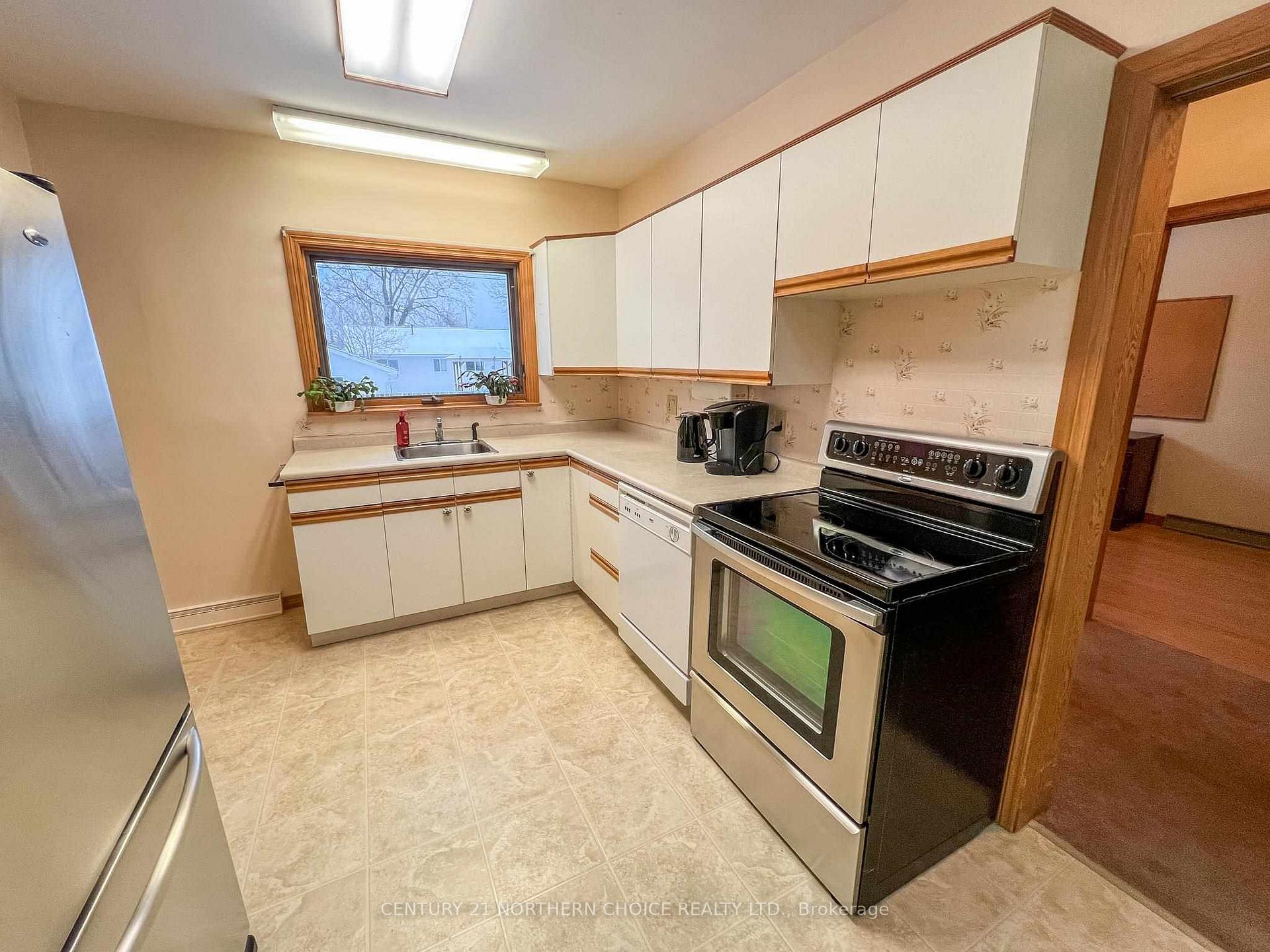Photo 16 of 1284 Valley Drive, Kenora, Pinecrest — HOMEH