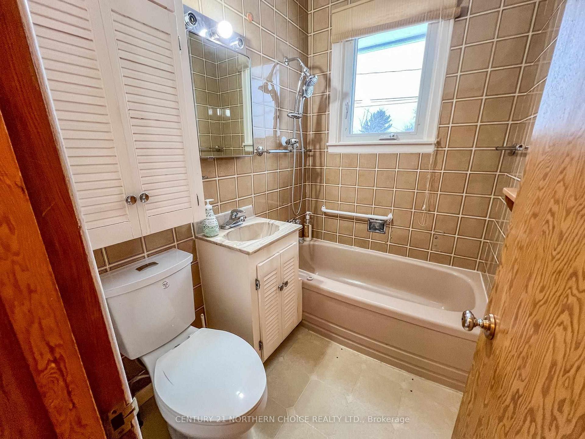 Photo 29 of 1284 Valley Drive, Kenora, Pinecrest — HOMEH