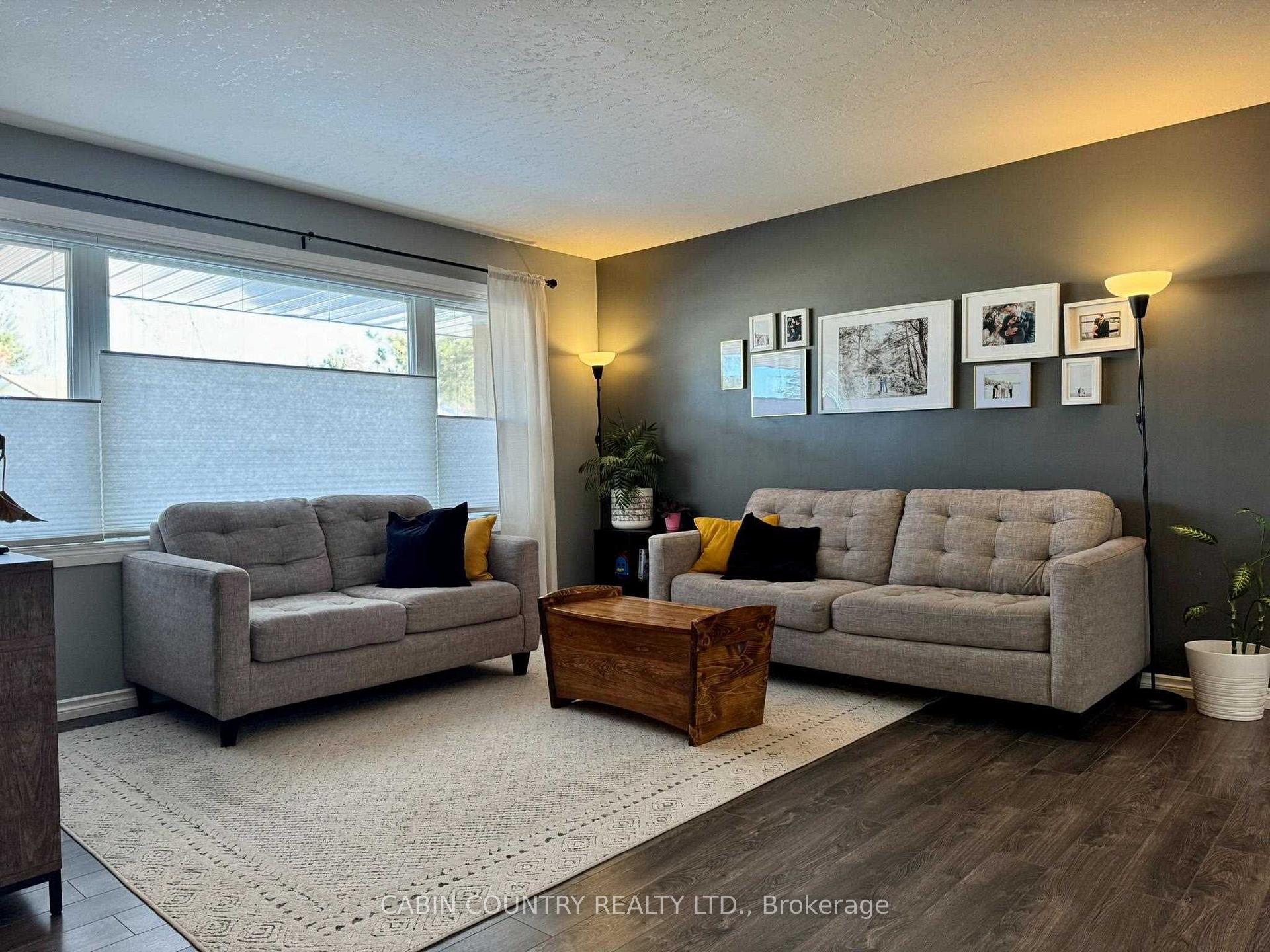 Photo 2 of 1349 Valley Drive, Kenora, Pinecrest — HOMEH