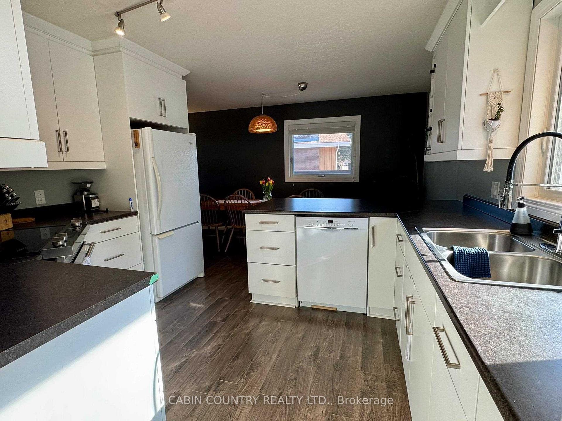 Photo 4 of 1349 Valley Drive, Kenora, Pinecrest — HOMEH