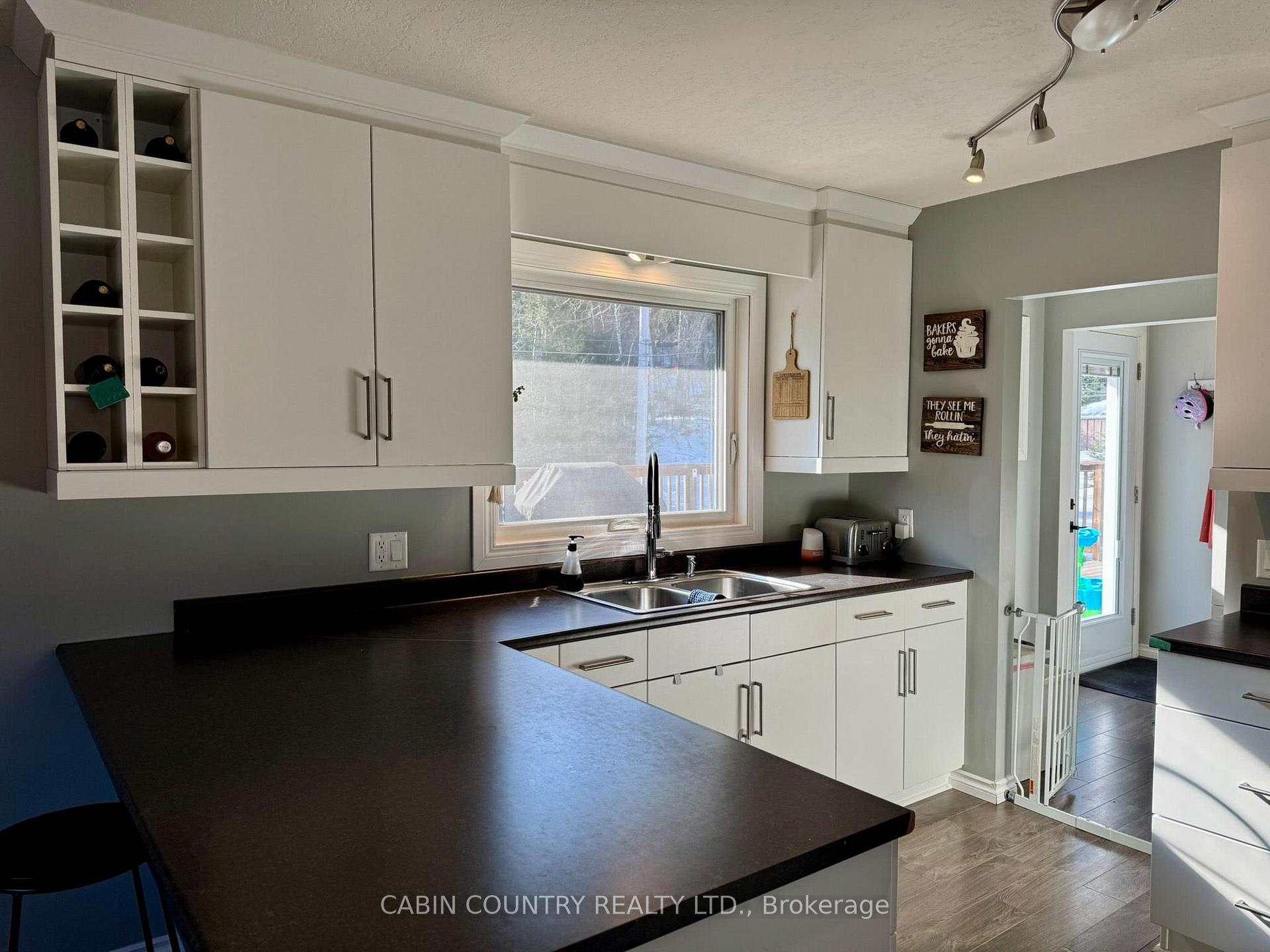 Photo 5 of 1349 Valley Drive, Kenora, Pinecrest — HOMEH