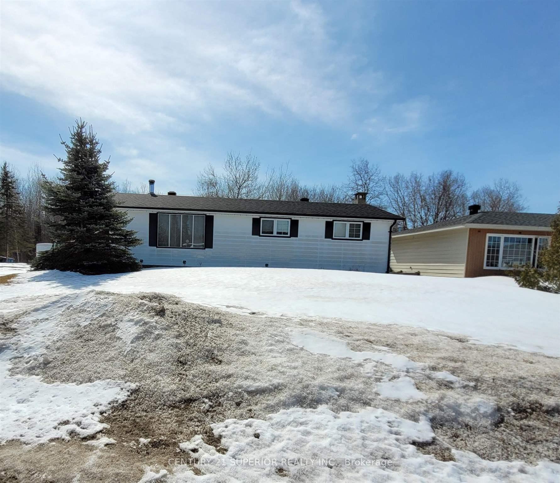 Photo 1 of 32 Lynx Ave, Manitouwadge — HOMEH