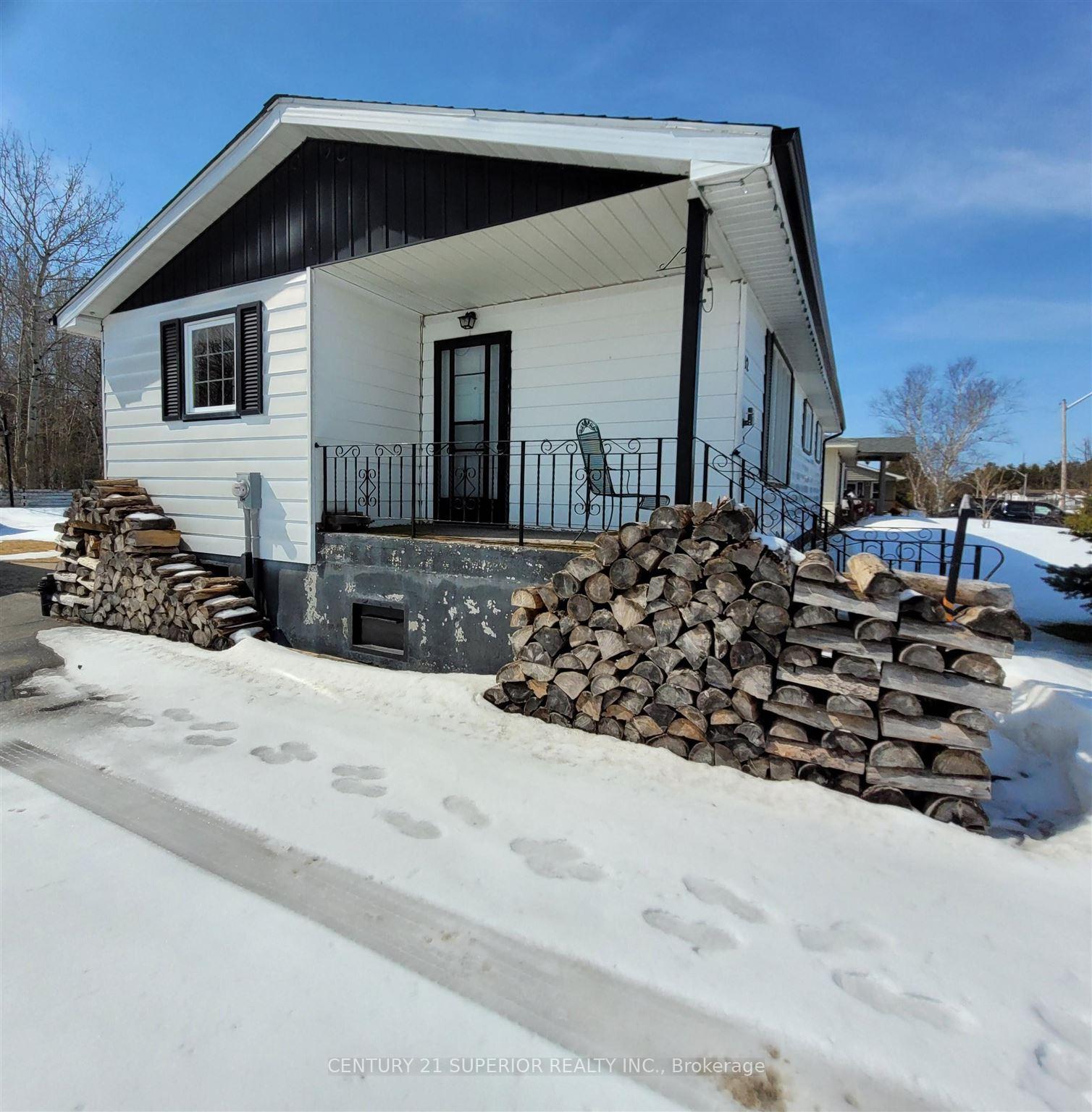 Photo 3 of 32 Lynx Ave, Manitouwadge — HOMEH