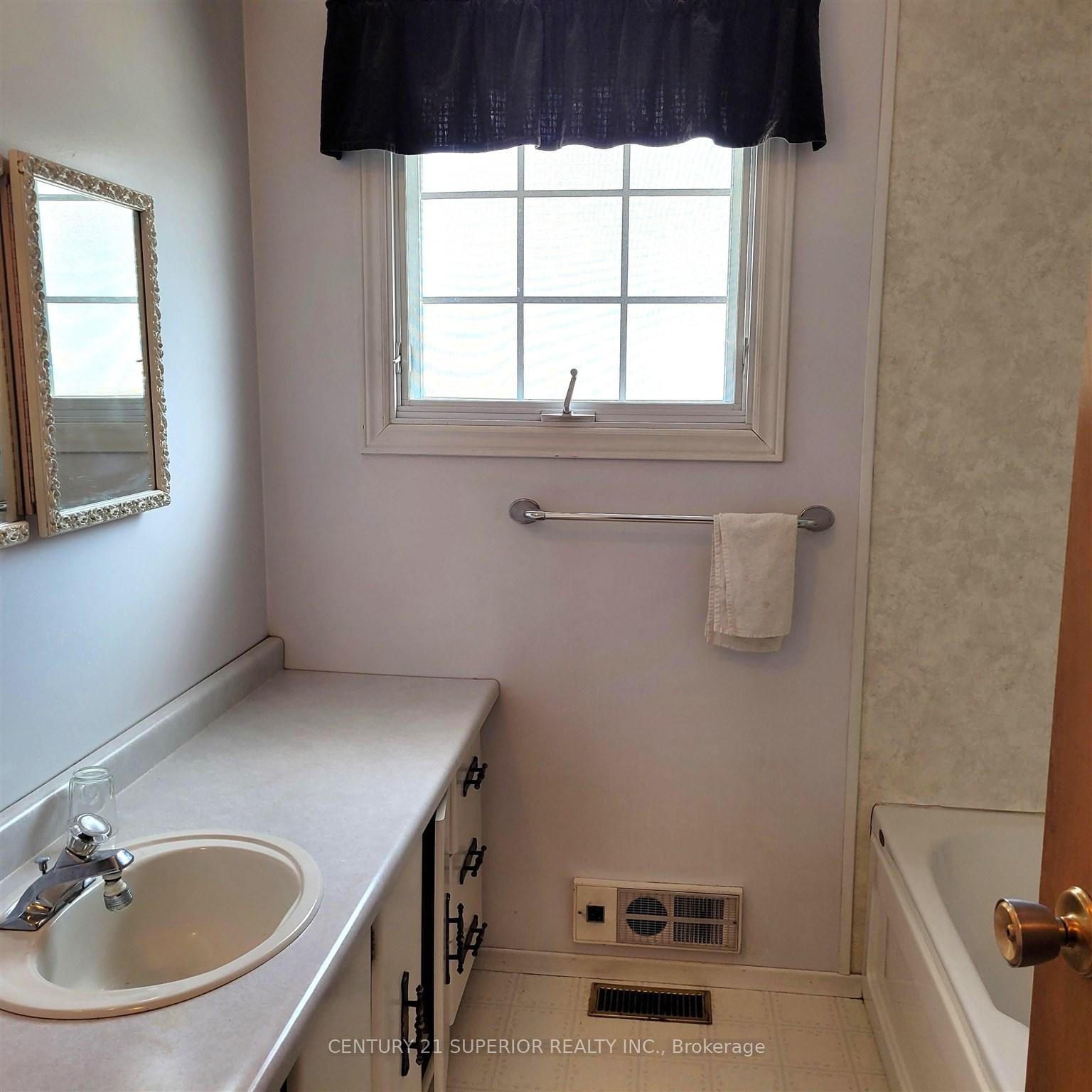 Photo 13 of 32 Lynx Ave, Manitouwadge — HOMEH