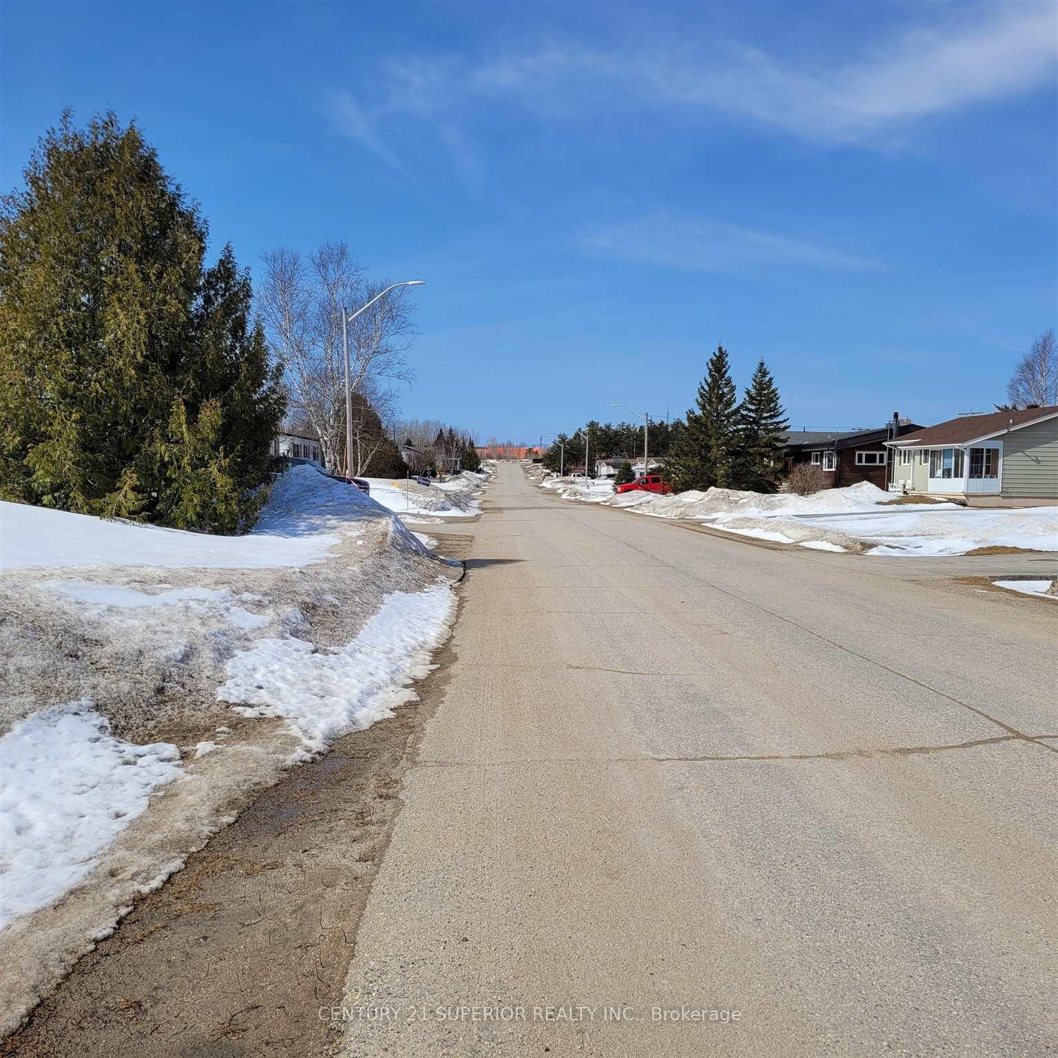 Photo 41 of 32 Lynx Ave, Manitouwadge — HOMEH