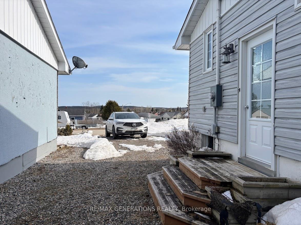Photo 44 of 57 Warbler Drive, Manitouwadge — HOMEH