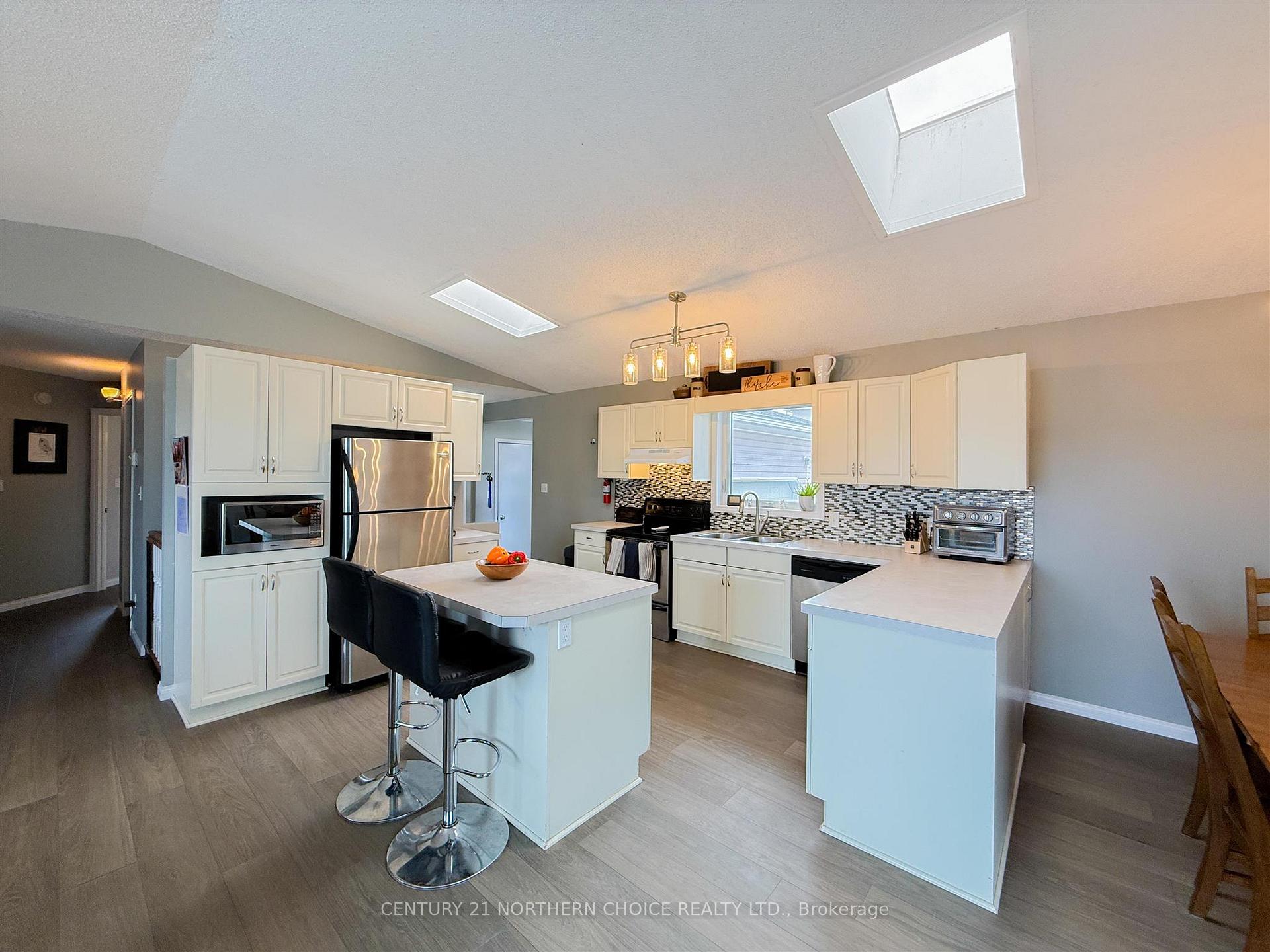 Photo 5 of 215 Front Street, Kenora, Keewatin — HOMEH