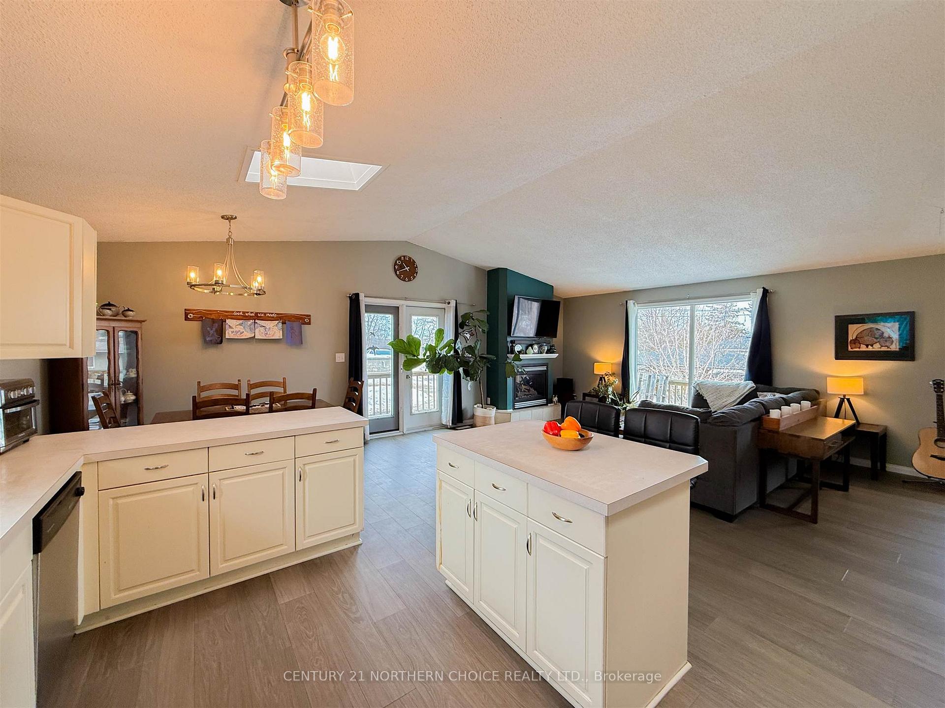 Photo 6 of 215 Front Street, Kenora, Keewatin — HOMEH