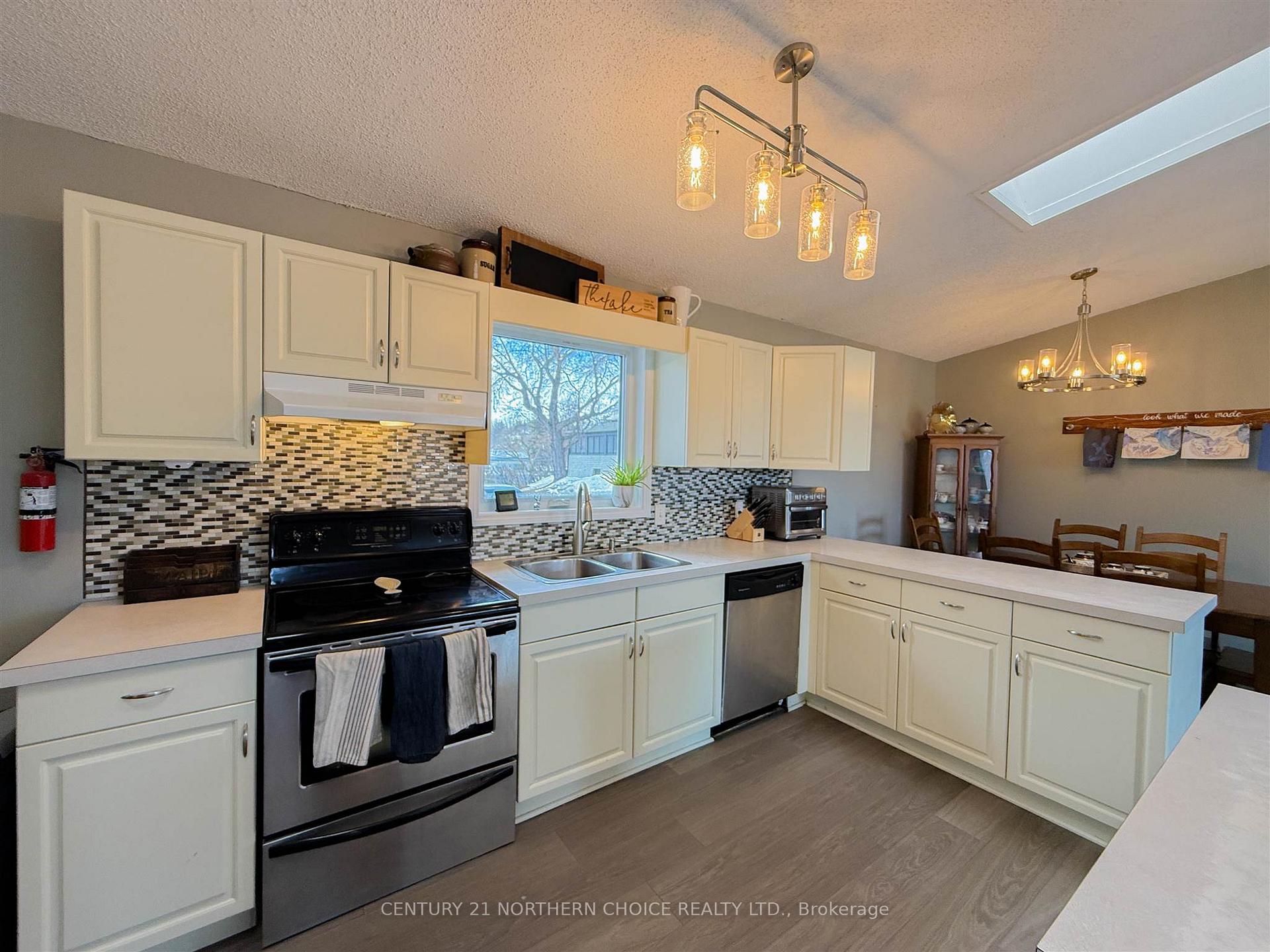 Photo 8 of 215 Front Street, Kenora, Keewatin — HOMEH