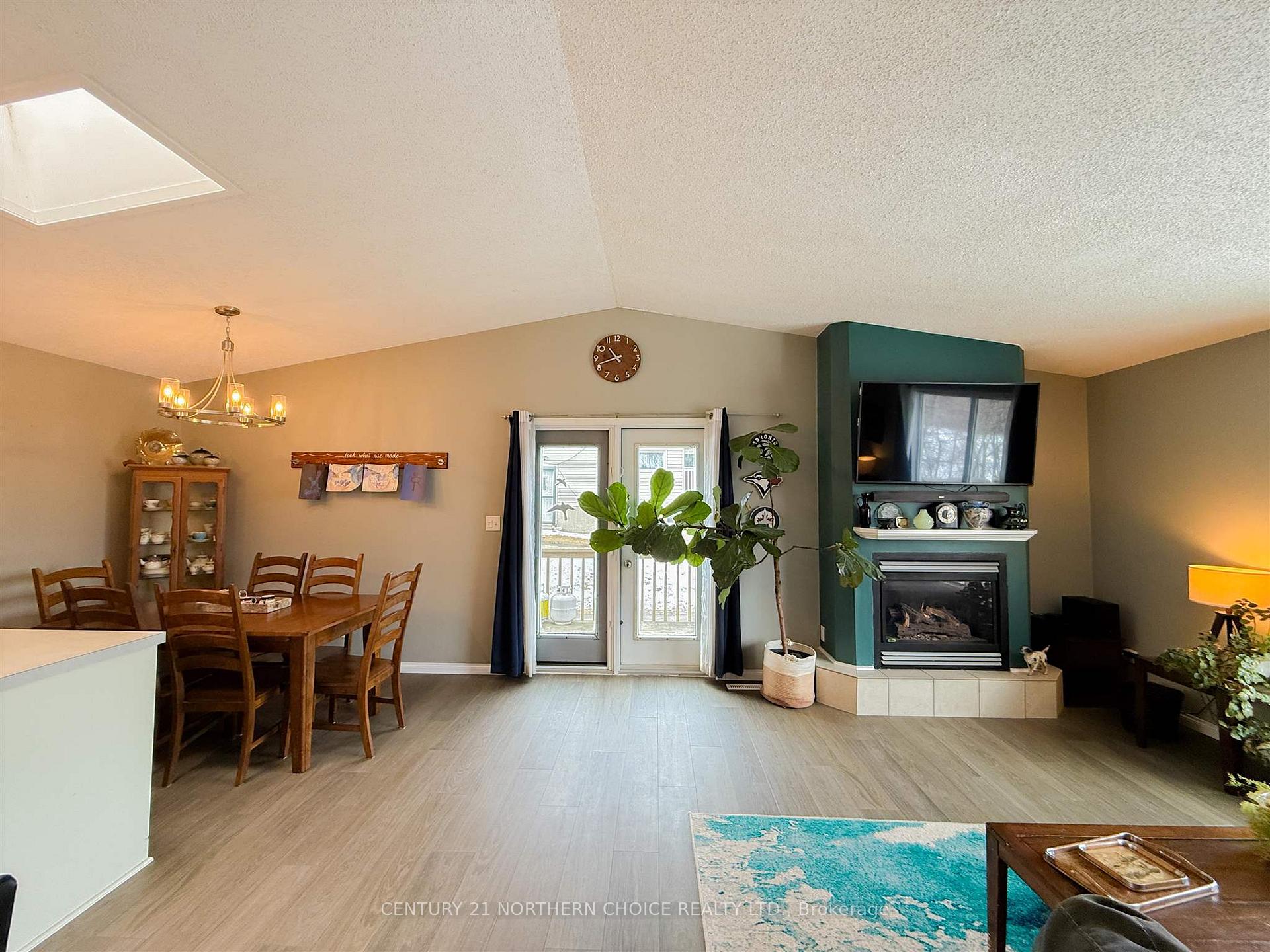 Photo 11 of 215 Front Street, Kenora, Keewatin — HOMEH