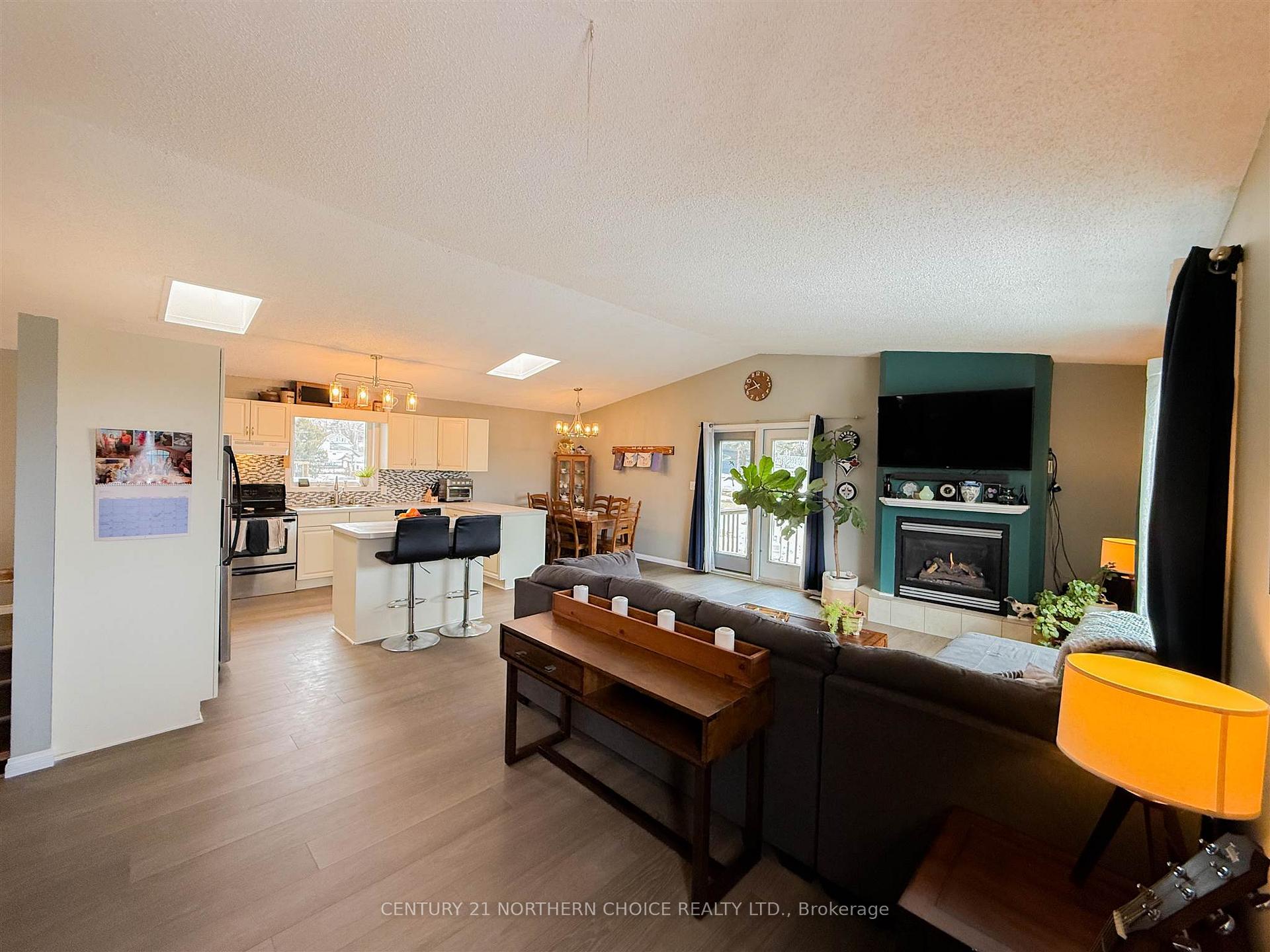Photo 14 of 215 Front Street, Kenora, Keewatin — HOMEH