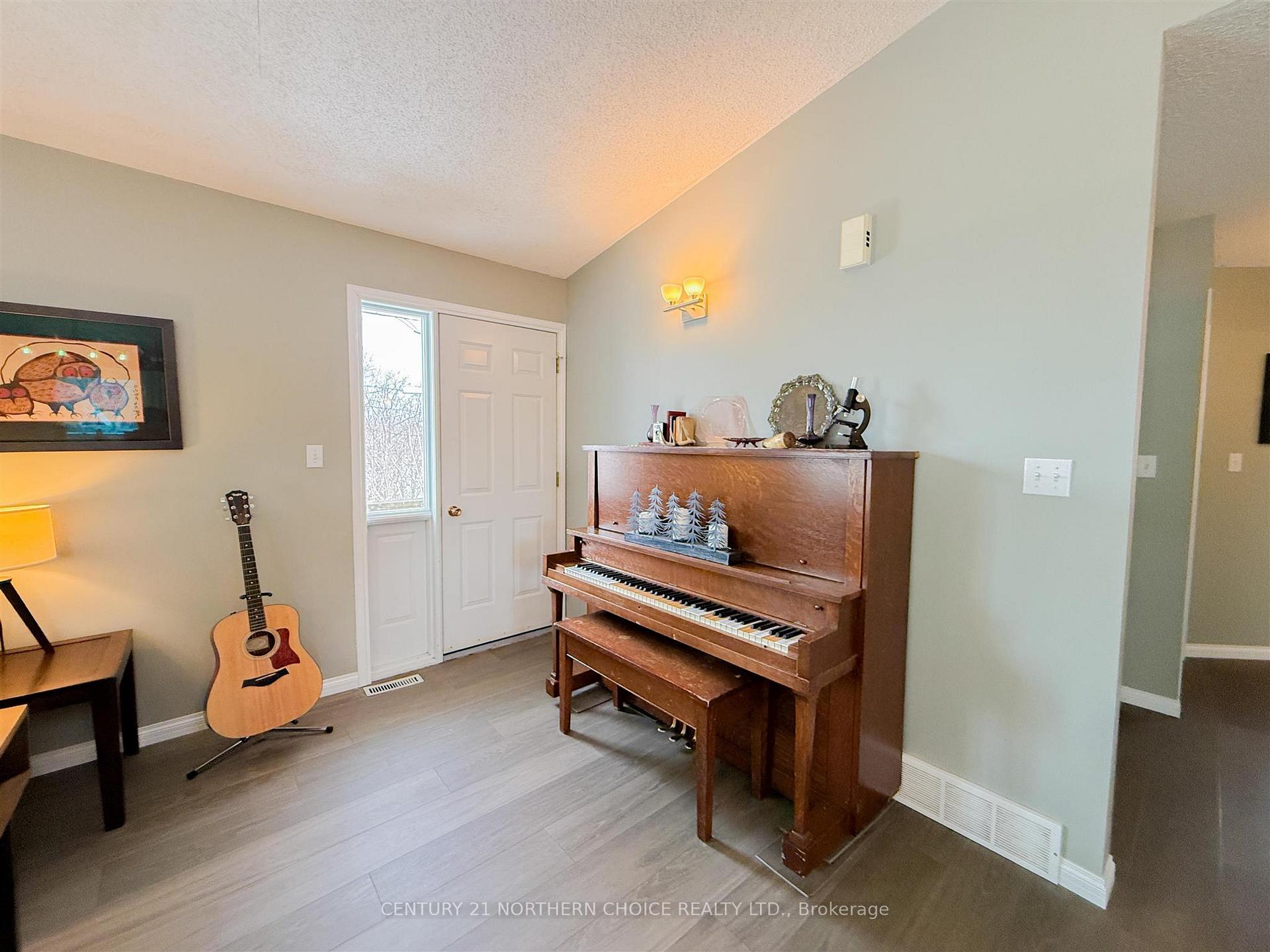 Photo 15 of 215 Front Street, Kenora, Keewatin — HOMEH