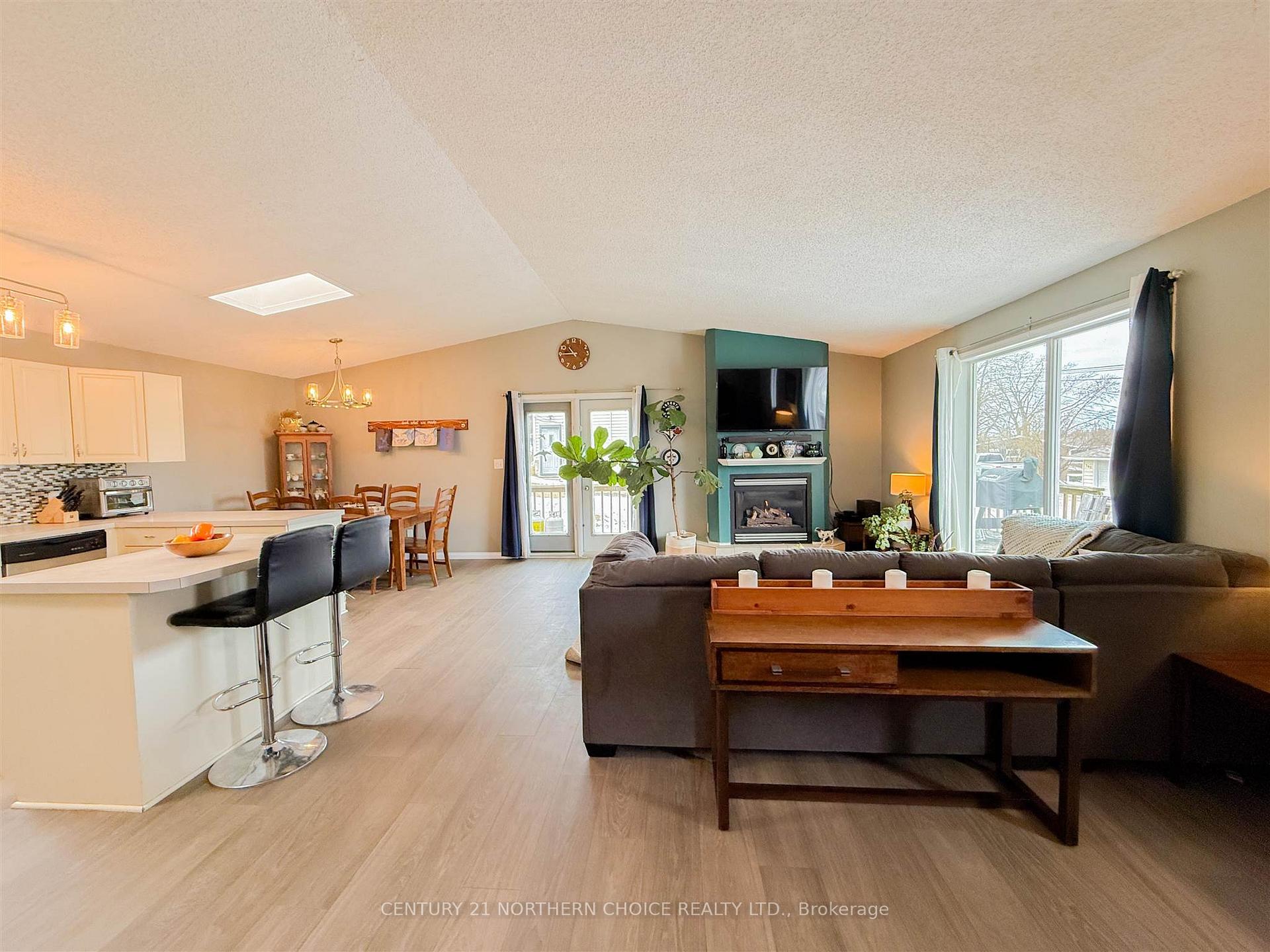 Photo 16 of 215 Front Street, Kenora, Keewatin — HOMEH
