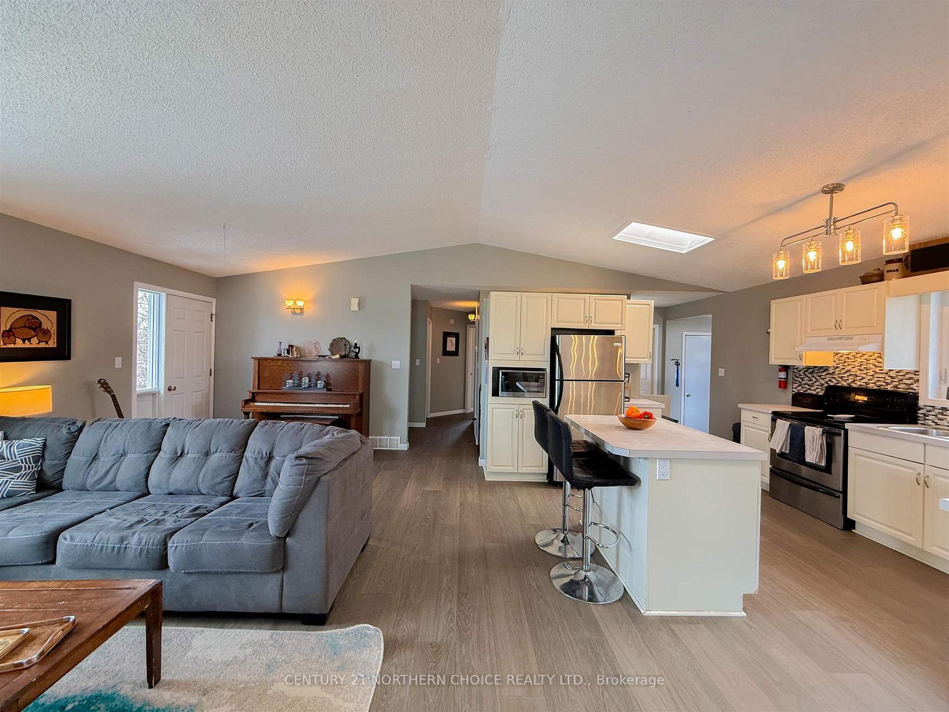 Photo 17 of 215 Front Street, Kenora, Keewatin — HOMEH