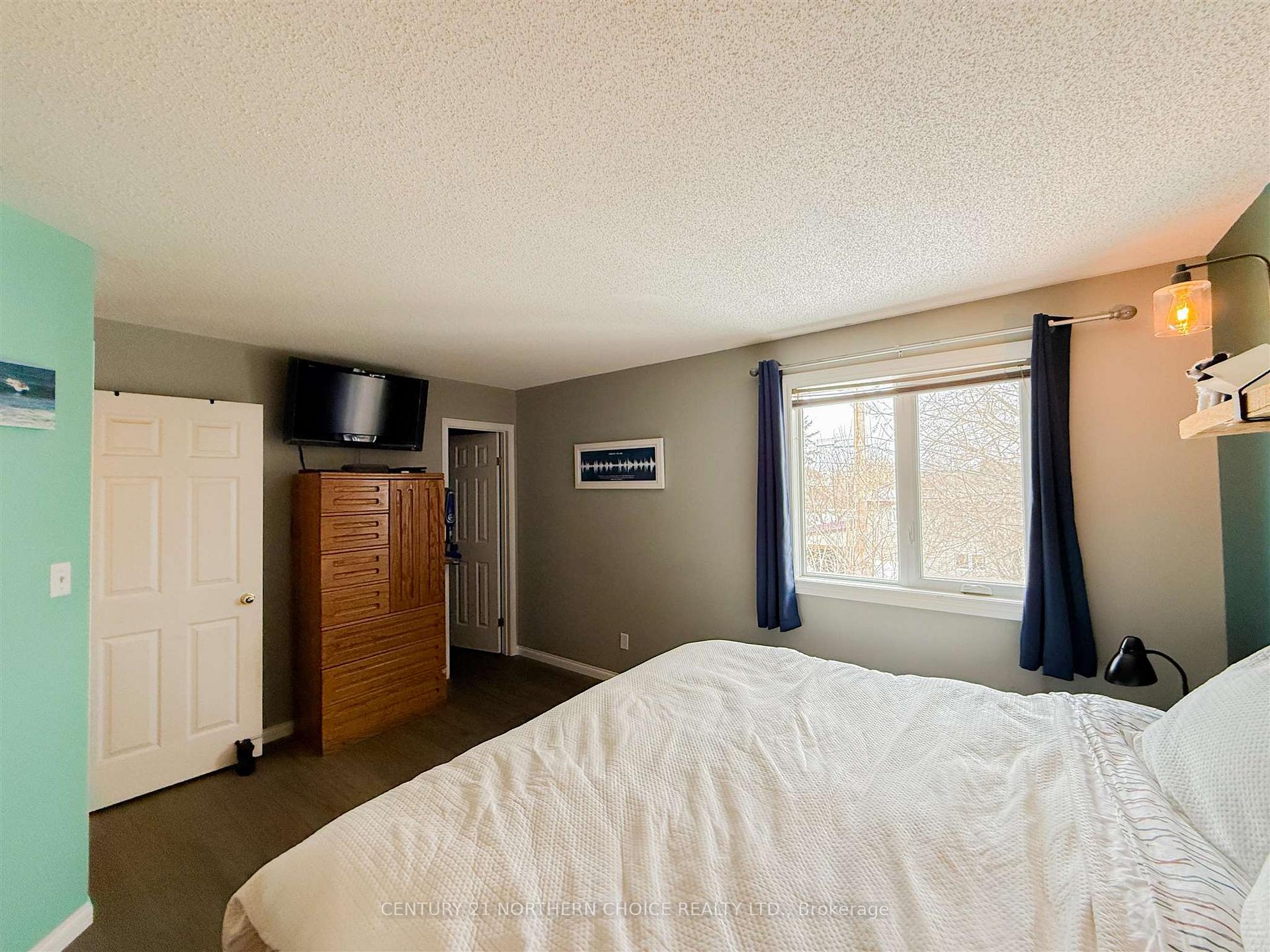 Photo 23 of 215 Front Street, Kenora, Keewatin — HOMEH