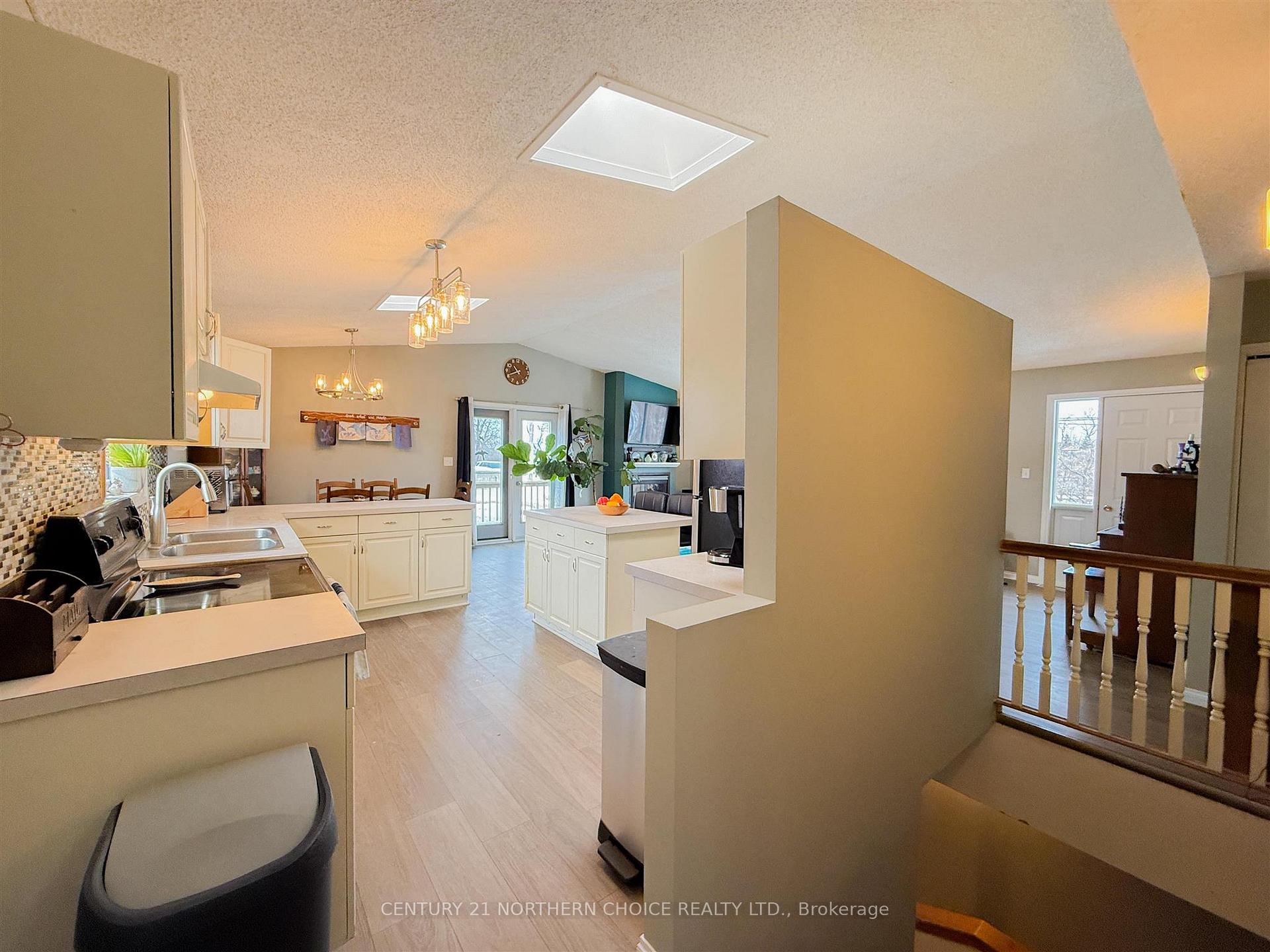 Photo 30 of 215 Front Street, Kenora, Keewatin — HOMEH