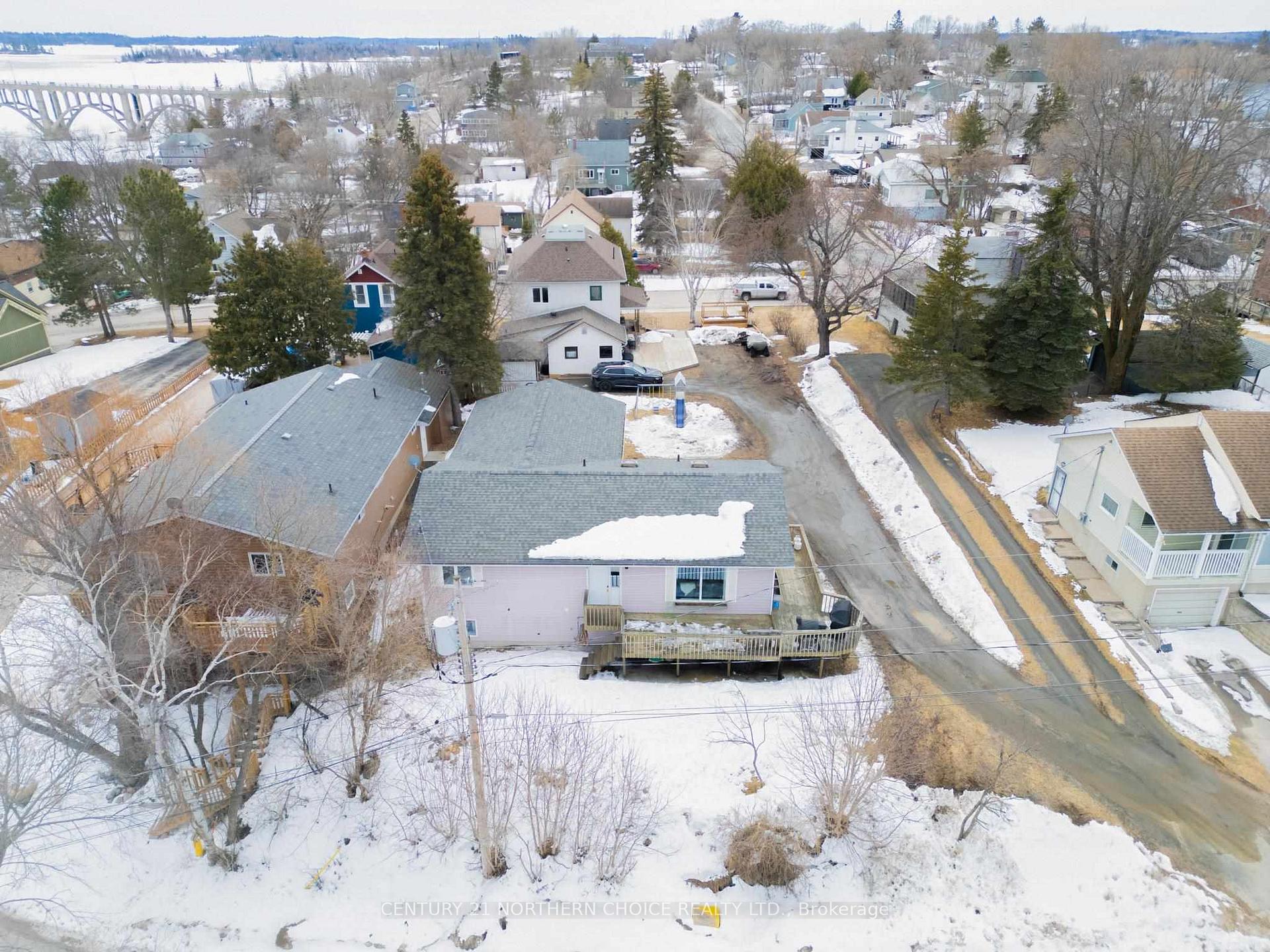 Photo 42 of 215 Front Street, Kenora, Keewatin — HOMEH