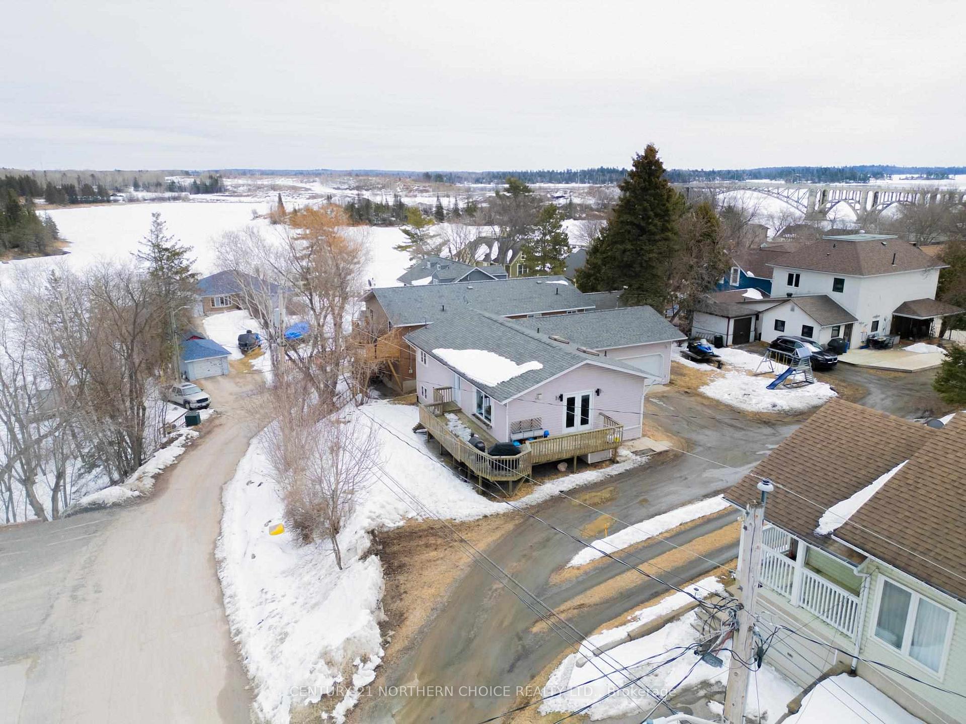 Photo 43 of 215 Front Street, Kenora, Keewatin — HOMEH