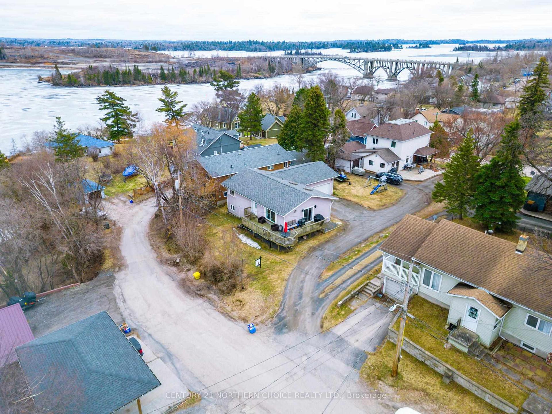 Photo 44 of 215 Front Street, Kenora, Keewatin — HOMEH