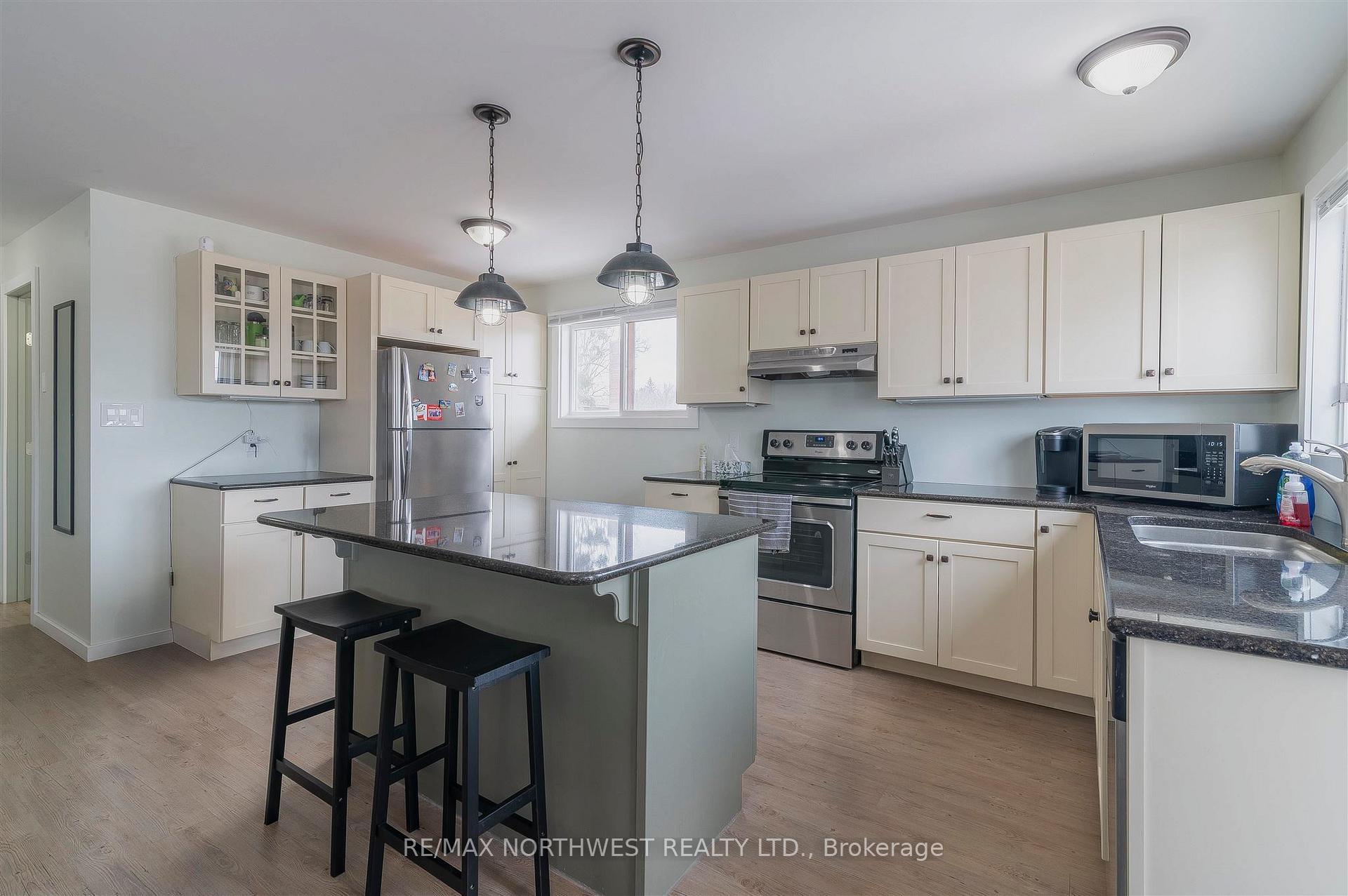 Photo 3 of 419 Sixth Ave South, Kenora, Lakeside — HOMEH