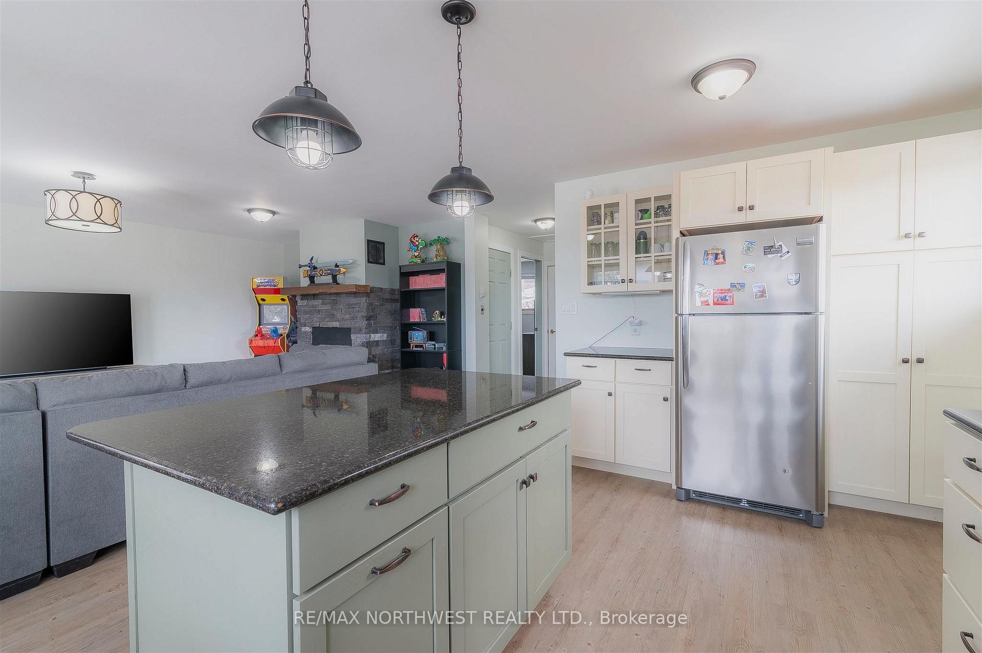 Photo 5 of 419 Sixth Ave South, Kenora, Lakeside — HOMEH