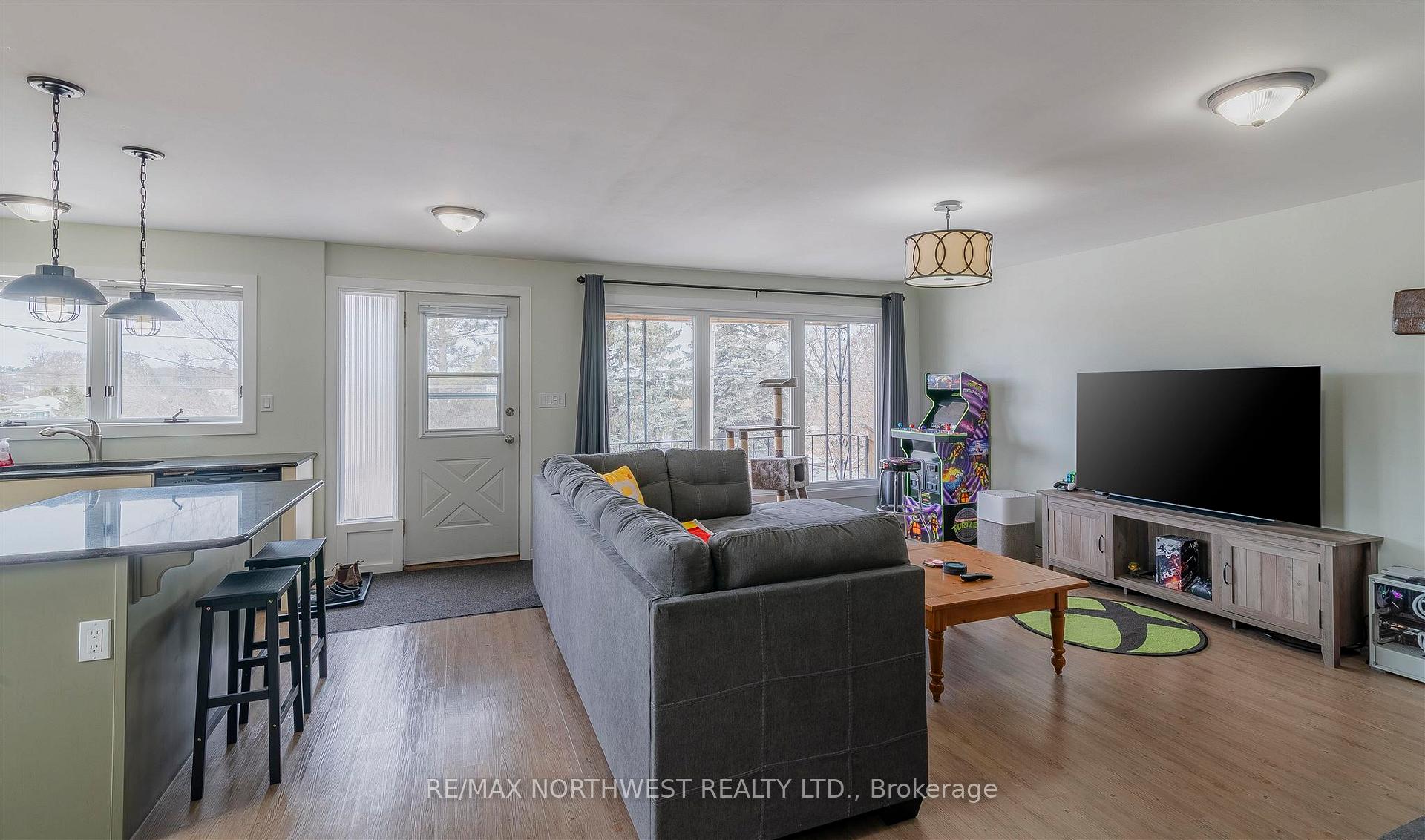Photo 6 of 419 Sixth Ave South, Kenora, Lakeside — HOMEH