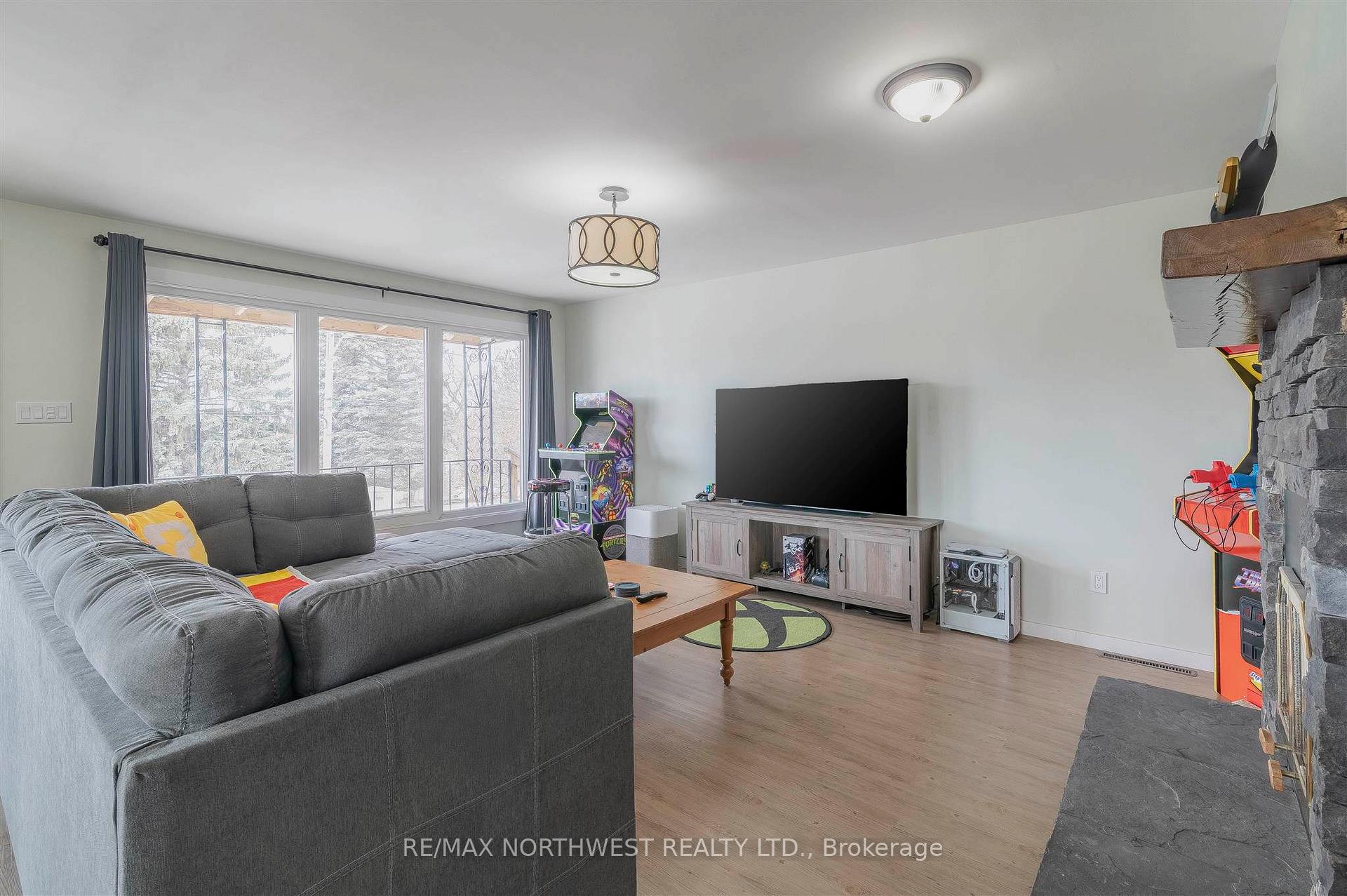 Photo 10 of 419 Sixth Ave South, Kenora, Lakeside — HOMEH