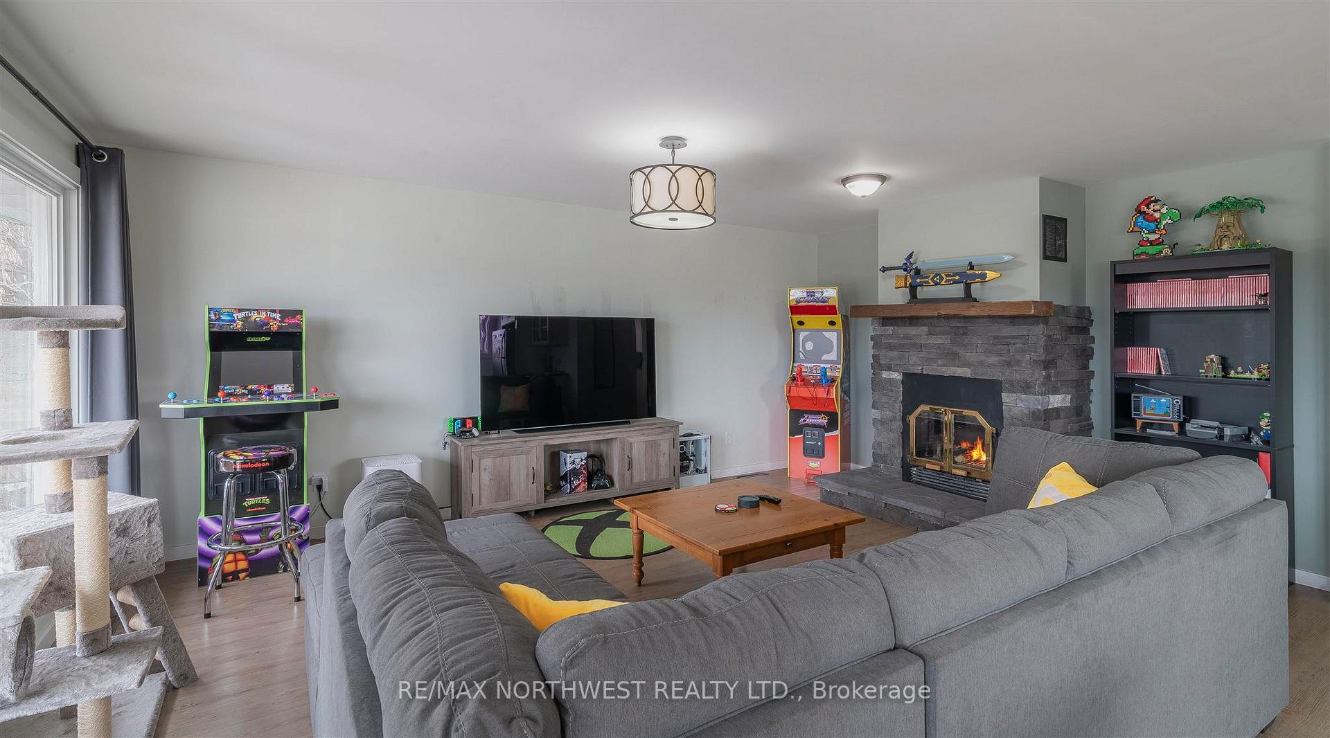 Photo 11 of 419 Sixth Ave South, Kenora, Lakeside — HOMEH
