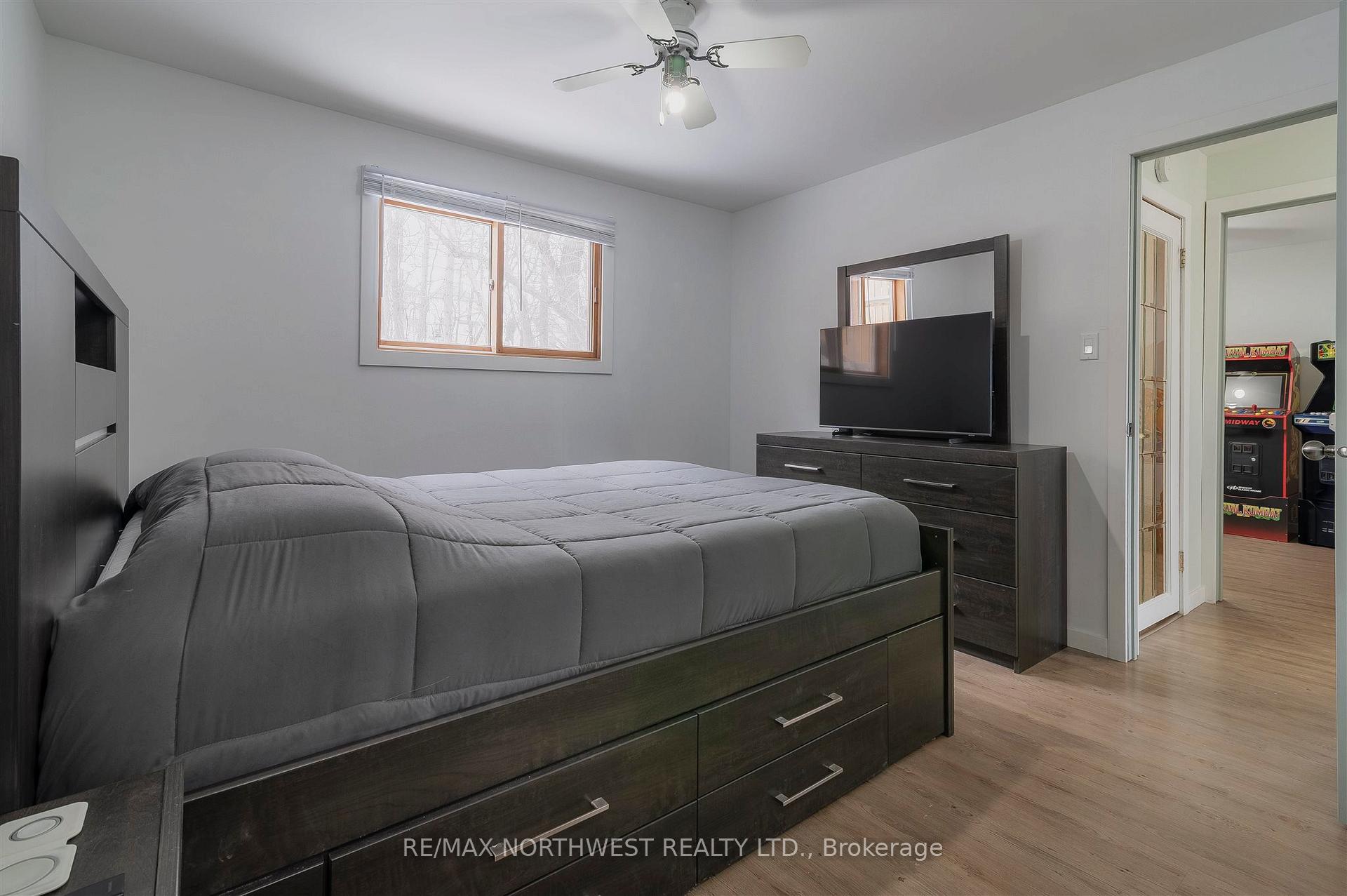 Photo 16 of 419 Sixth Ave South, Kenora, Lakeside — HOMEH