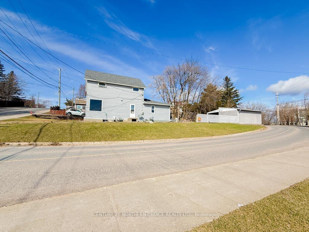 Photo 2 of 311 Fourth Avenue South, Kenora, Downtown — HOMEH